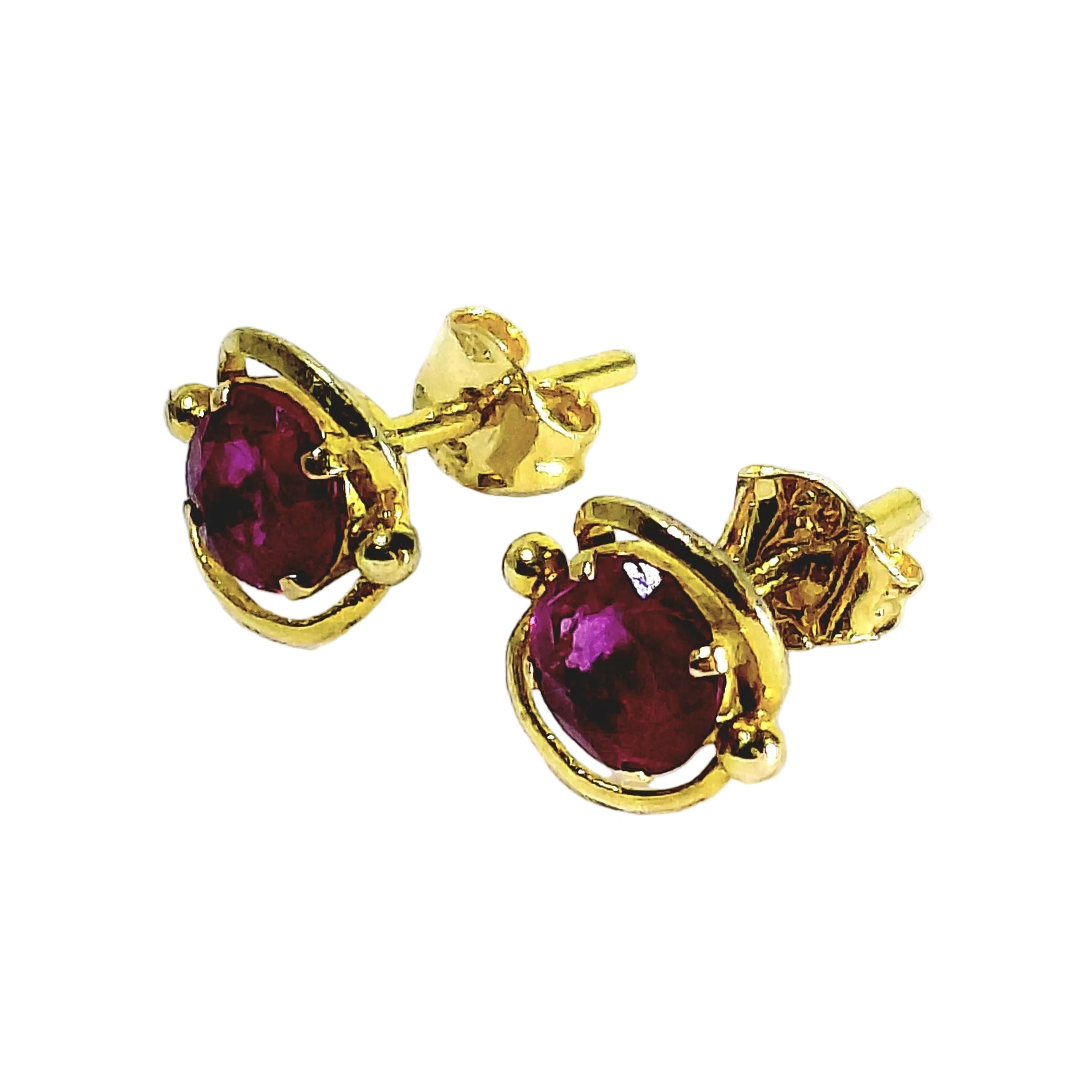 Boucles d'oreilles Puces en or jaune et rubis