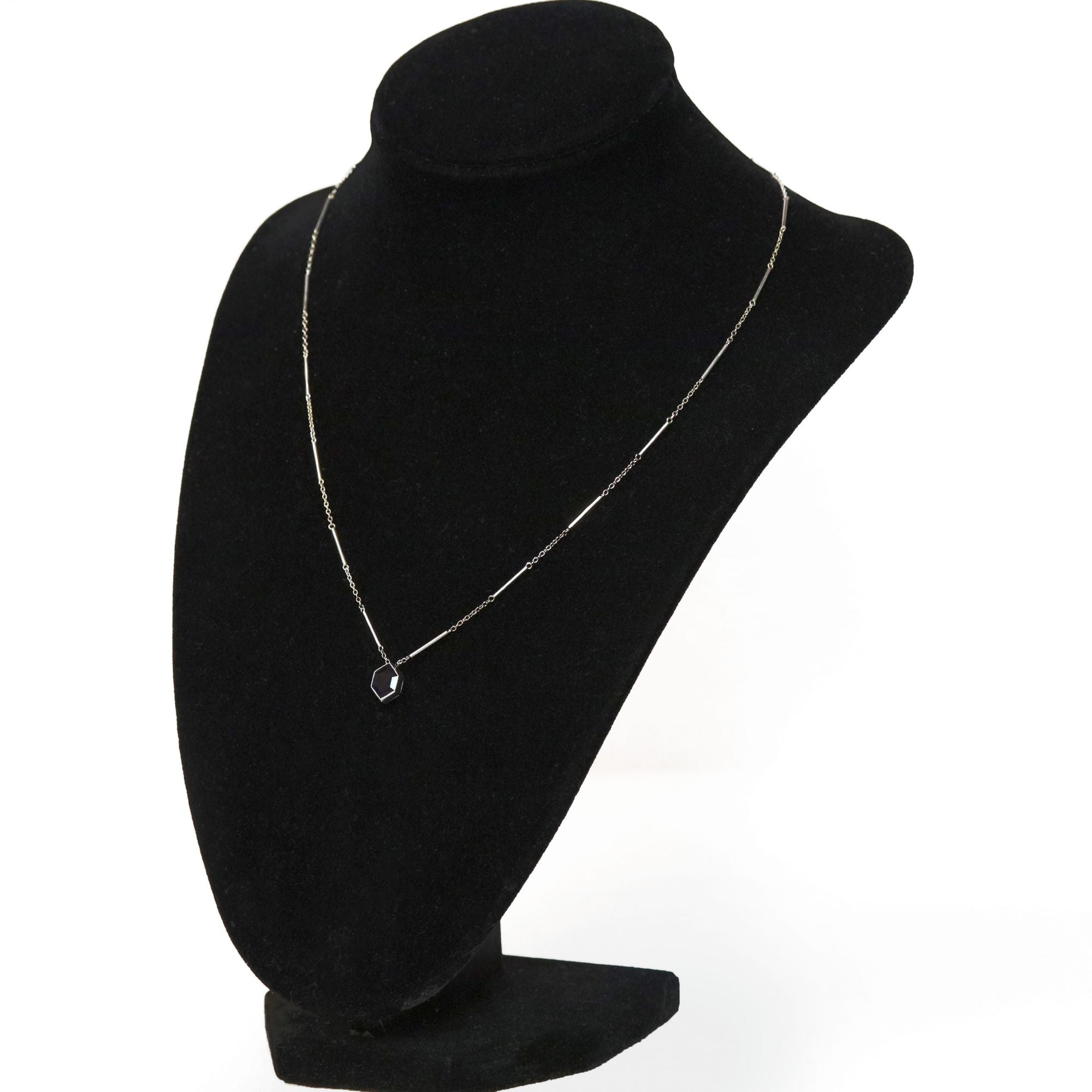 Collier Pendentif en or blanc et saphir