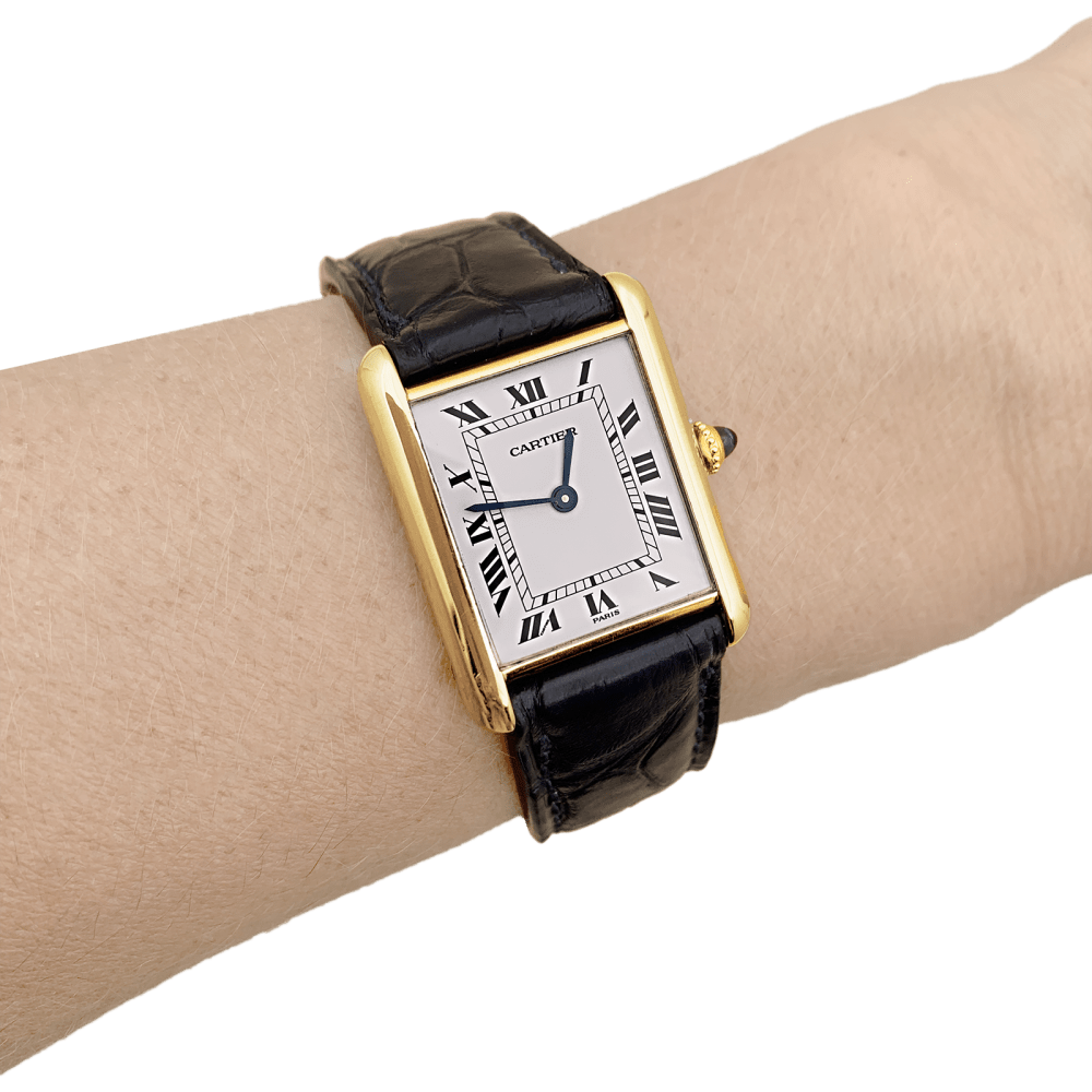 Montre Cartier, "Tank Louis Cartier", or jaune, bracelet cuir.