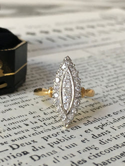 Bague Marquise en or blanc, or jaune et diamants