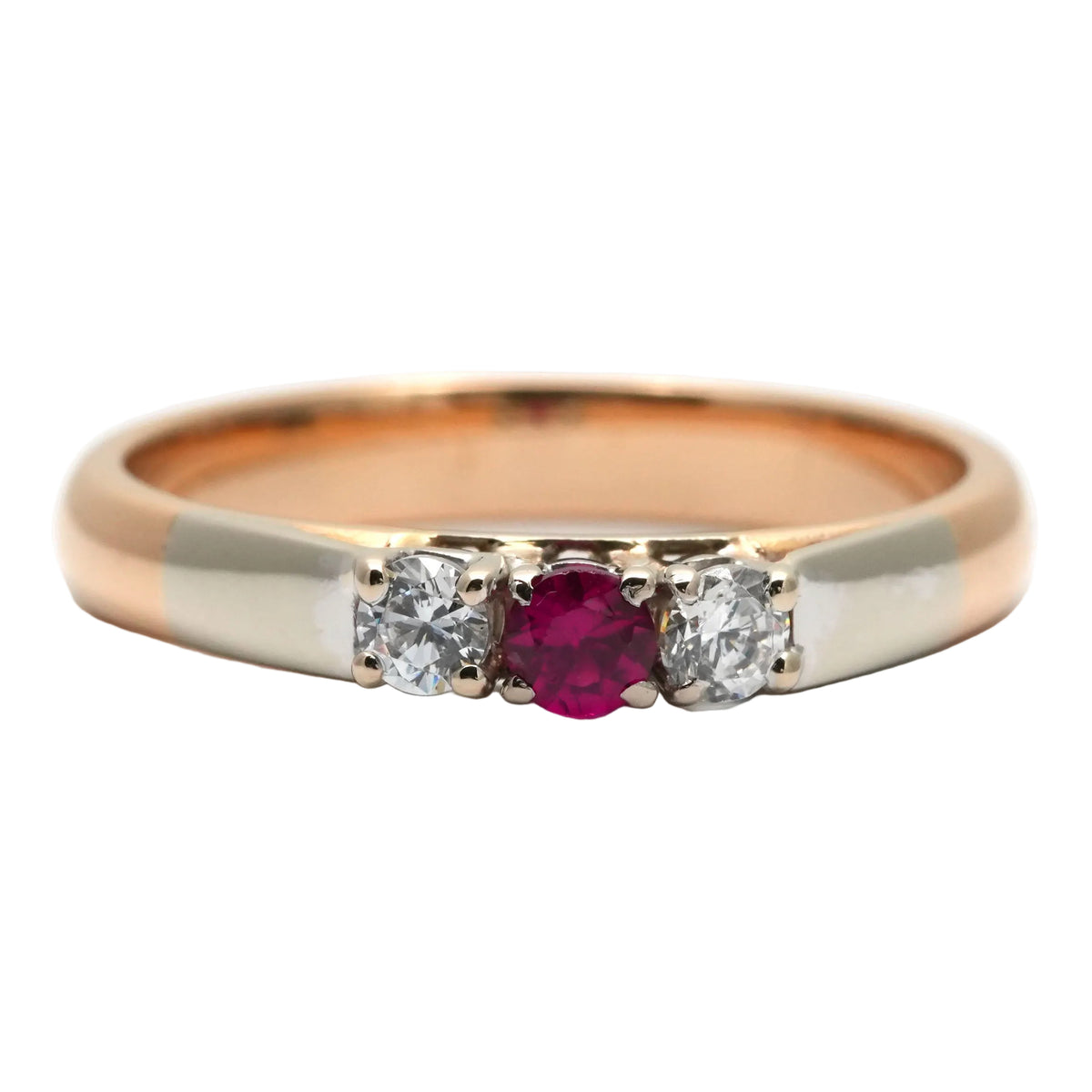 Bague Trilogie en or blanc, or jaune, rubis et diamants