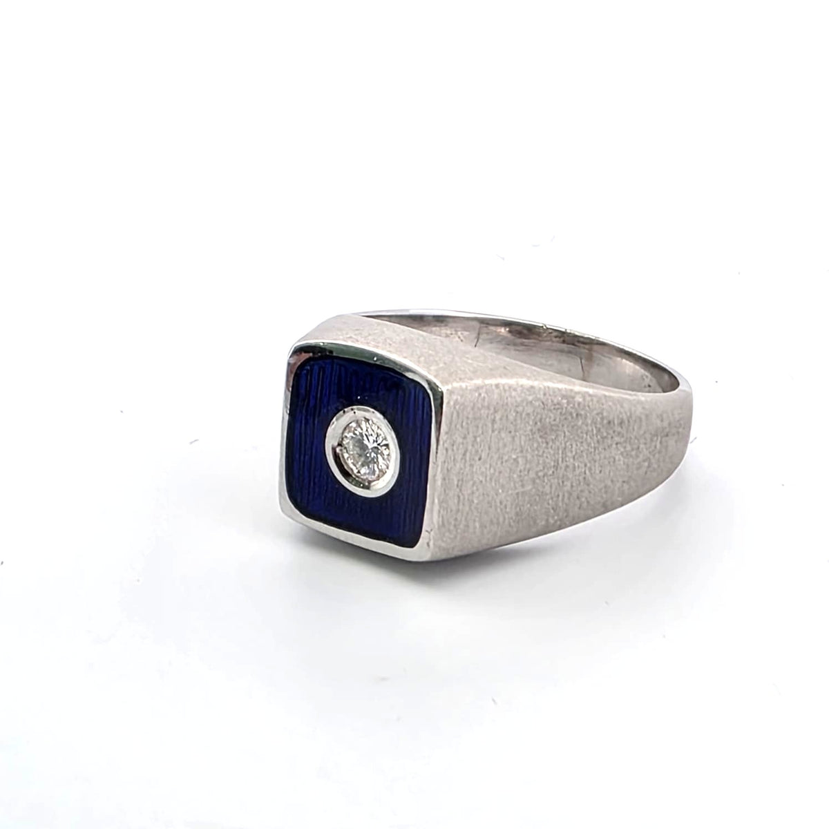Bague Chevalière en or blanc, émail et diamant