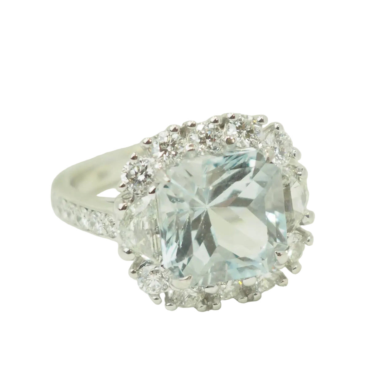 Bague Entourage en or blanc, aigue-marine et diamants
