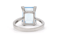 Bague Solitaire en or blanc et aigue-marine