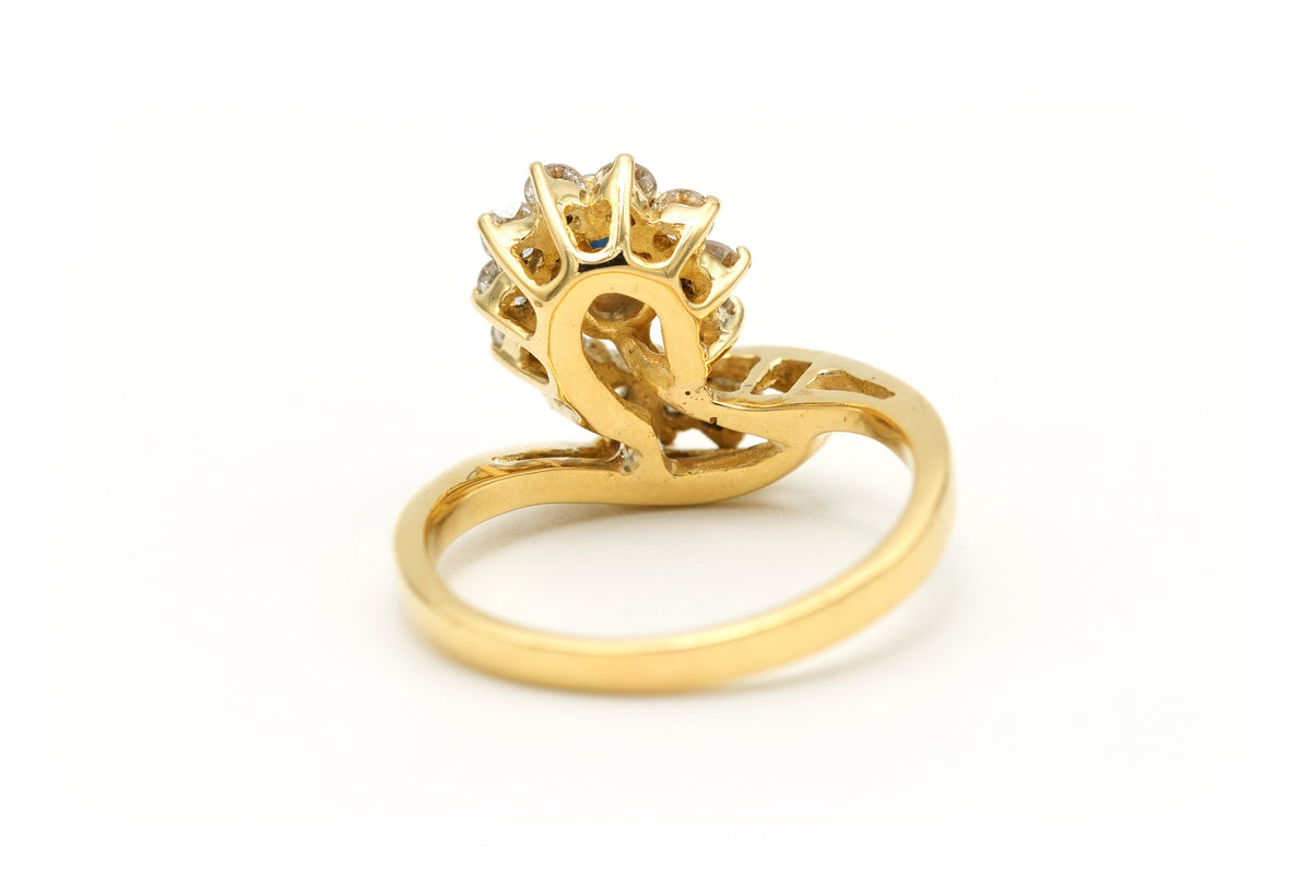 Bague Entourage en or jaune, saphir et diamants