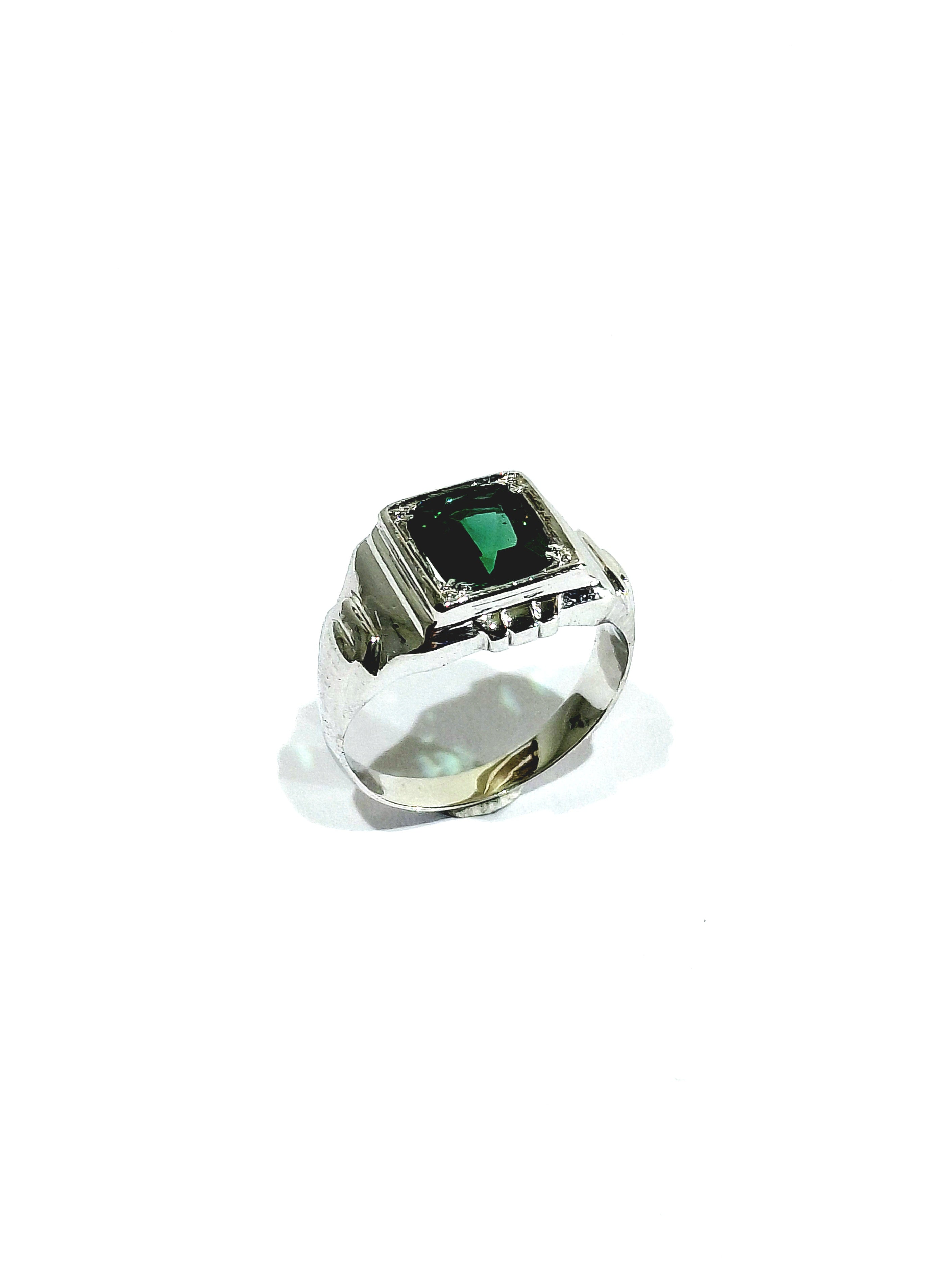 Bague Art Déco en or blanc et tourmaline verte