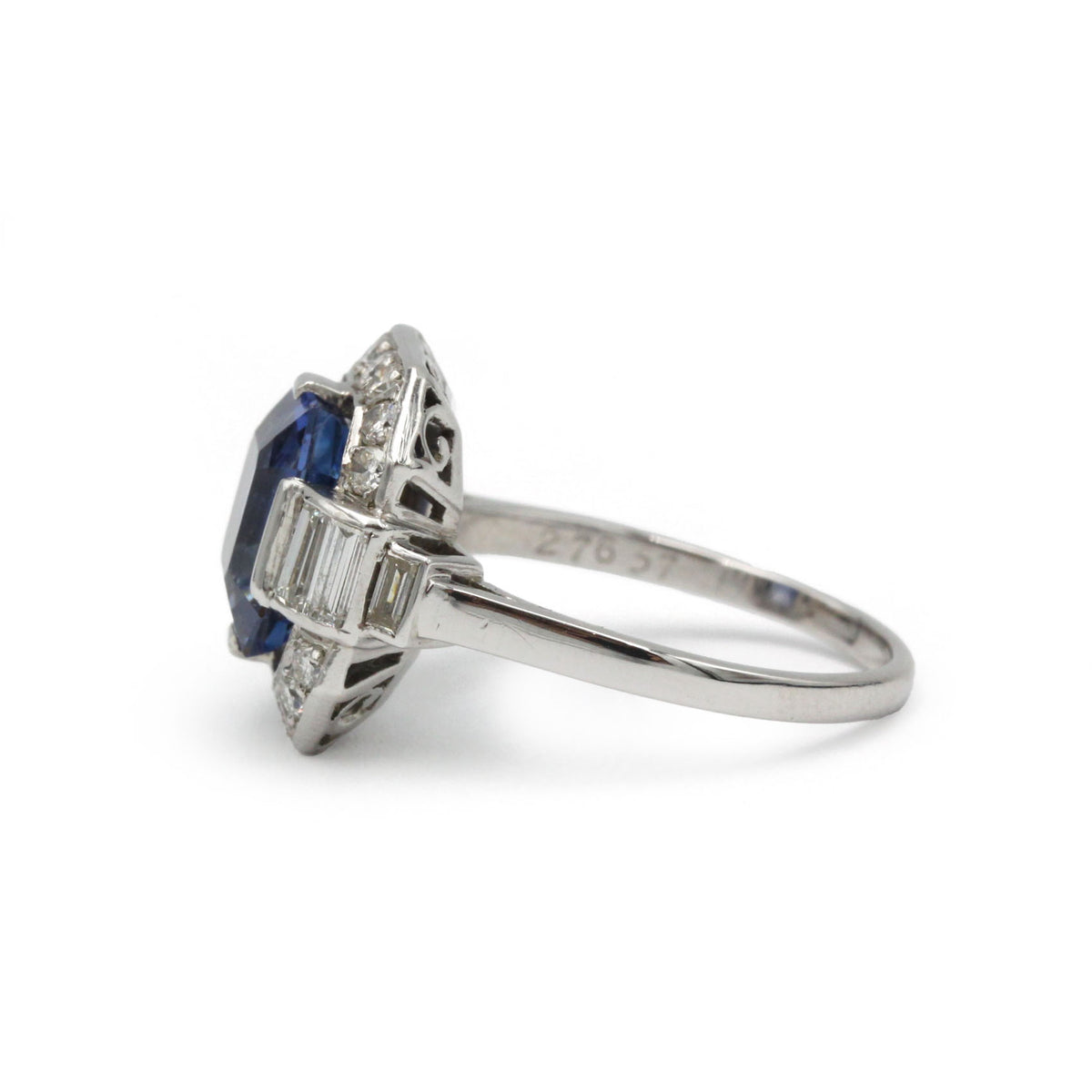 Bague Entourage en platine, saphir et diamants