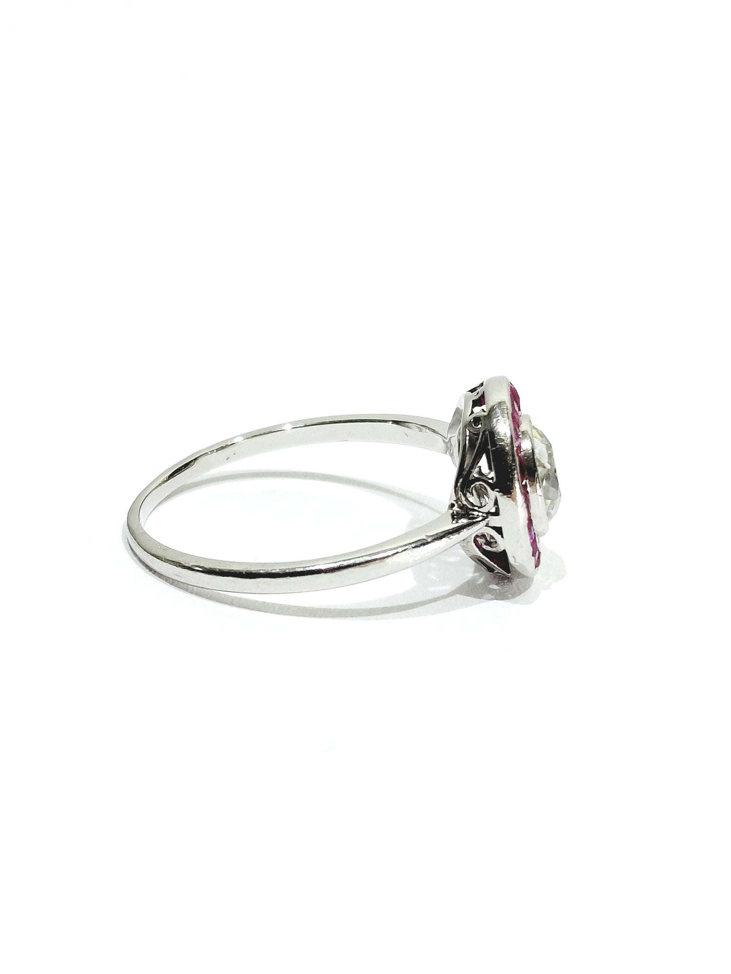 Bague Cible en platine, rubis, et diamants