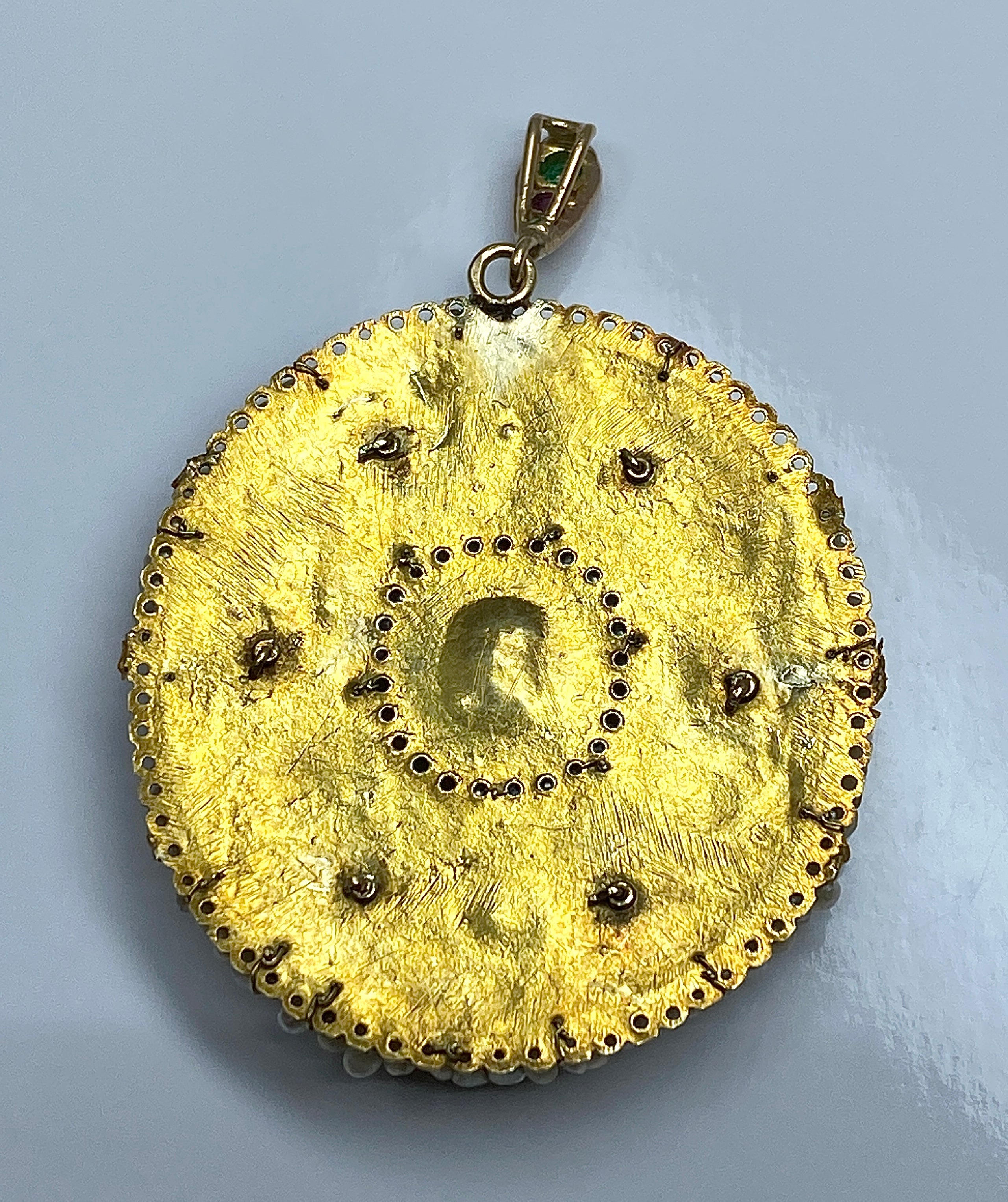 Pendentif en or jaune 18 carats, émeraude et perles