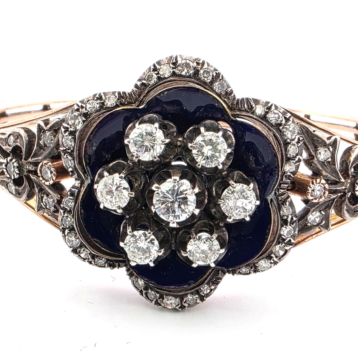 Bague en or jaune, argent, émail et diamants
