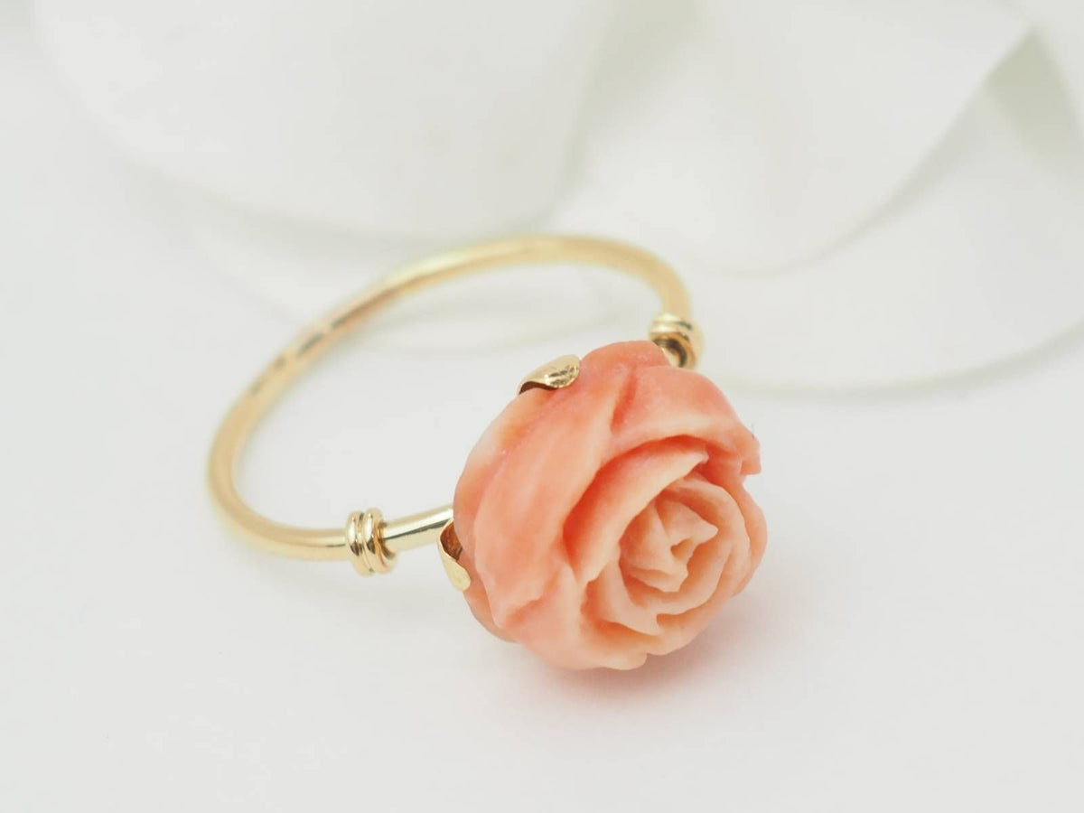 Bague en or jaune et corail