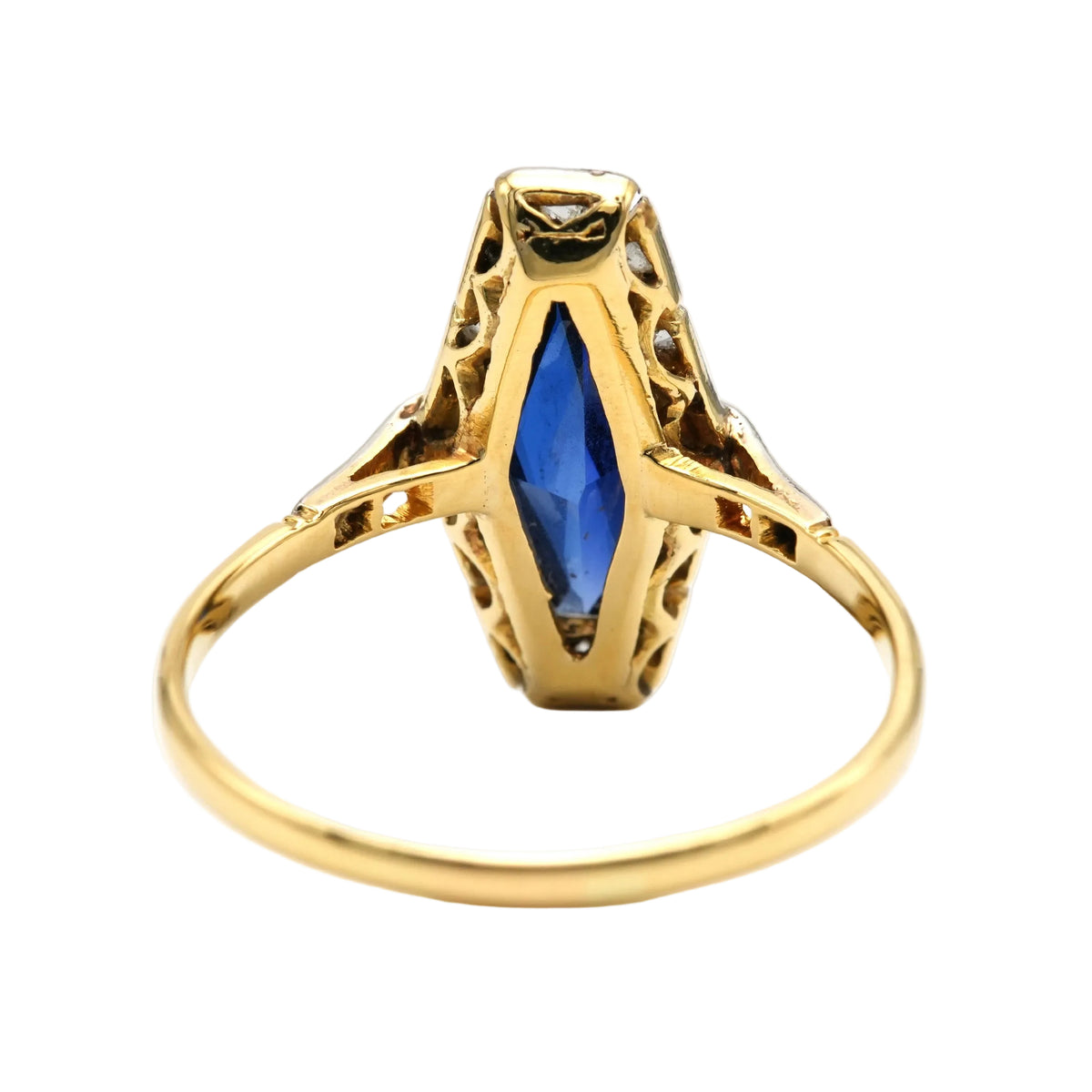 Bague Marquise en or jaune, saphir et diamants