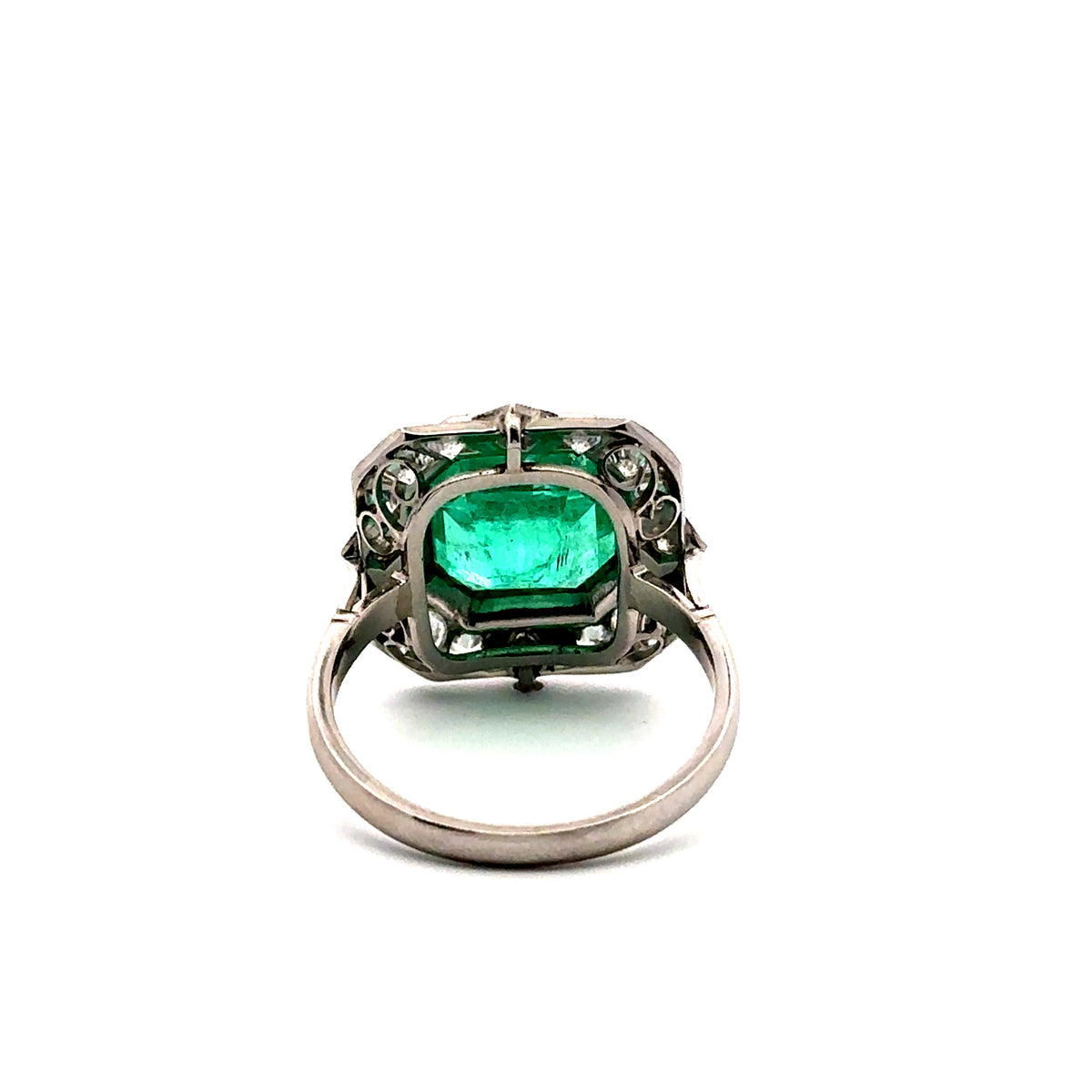 Bague Cocktail en platine, émeraude et diamants