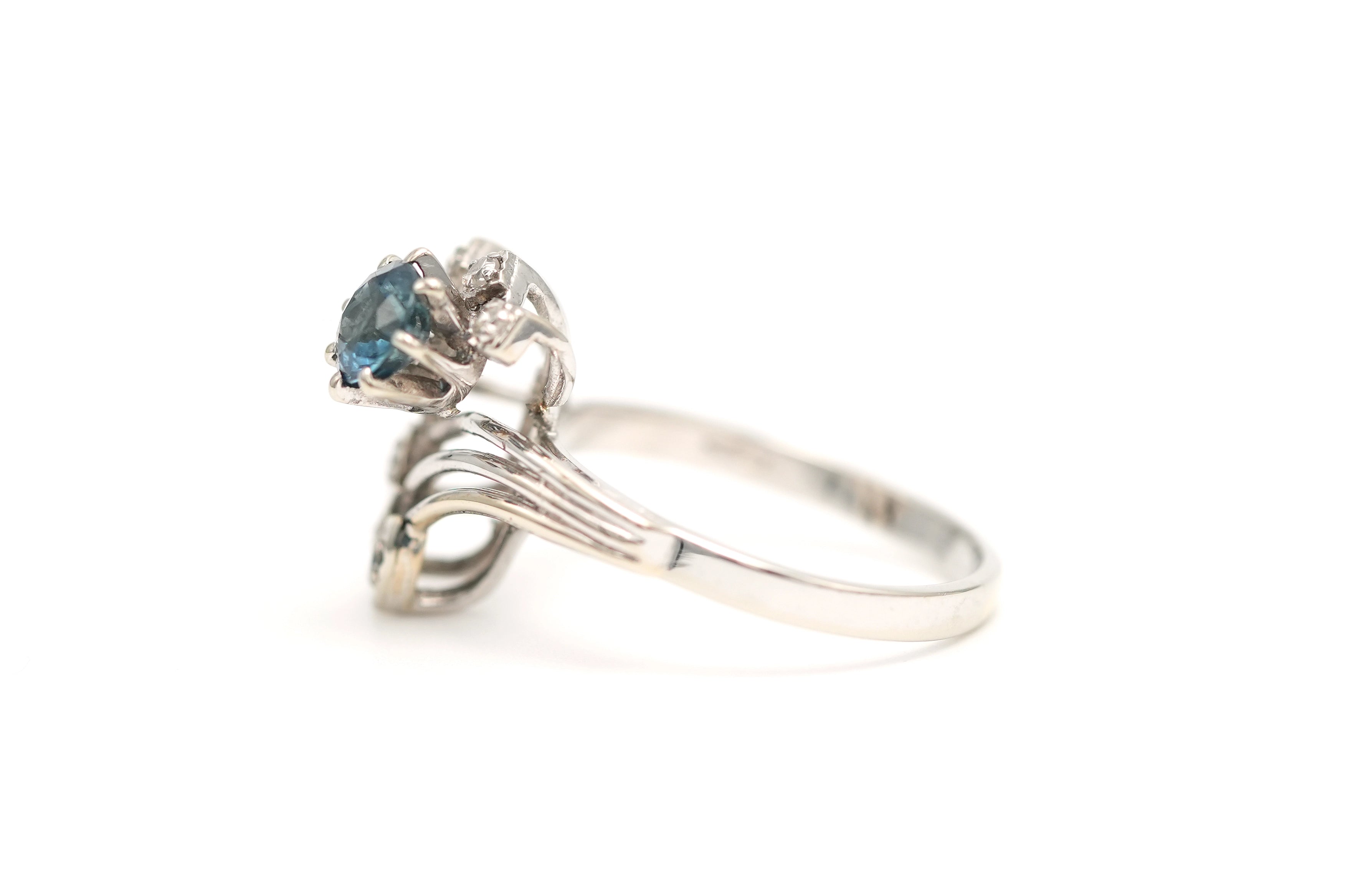 Bague Cocktail en or blanc, saphir et diamants