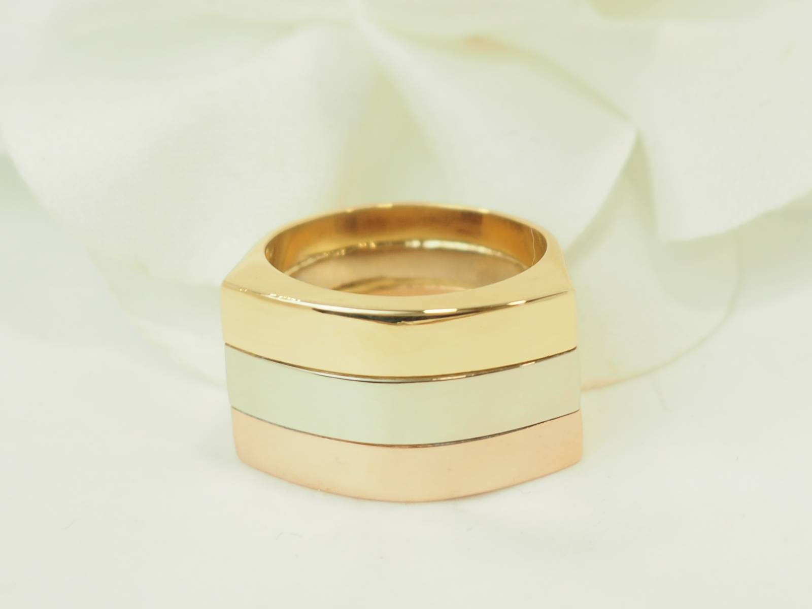 Bague en or jaune, or rose, et or blanc