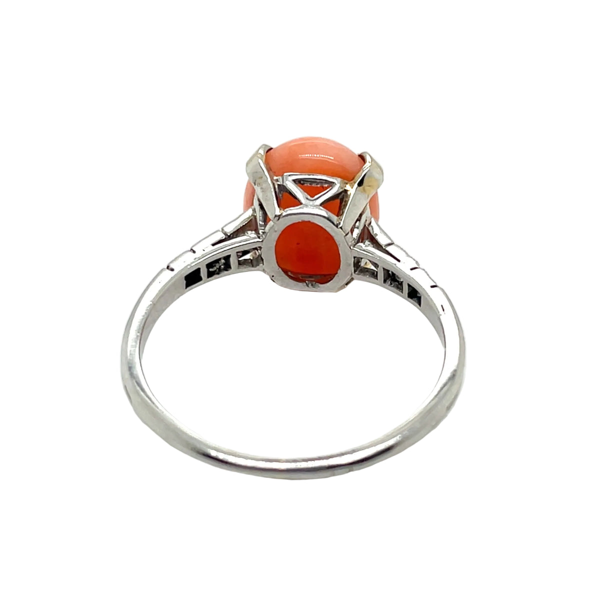 Bague Solitaire en platine, corail et diamants
