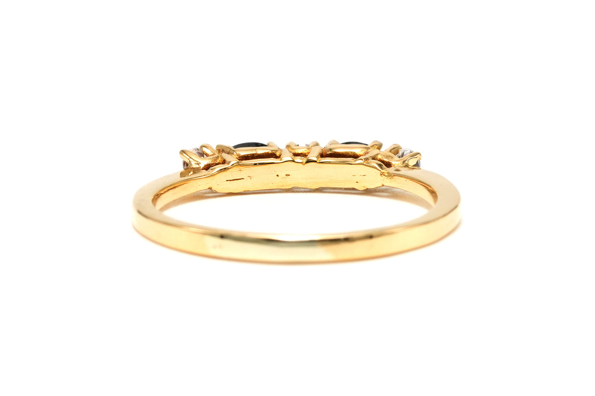 Bague Alliance en or jaune, saphirs et diamants