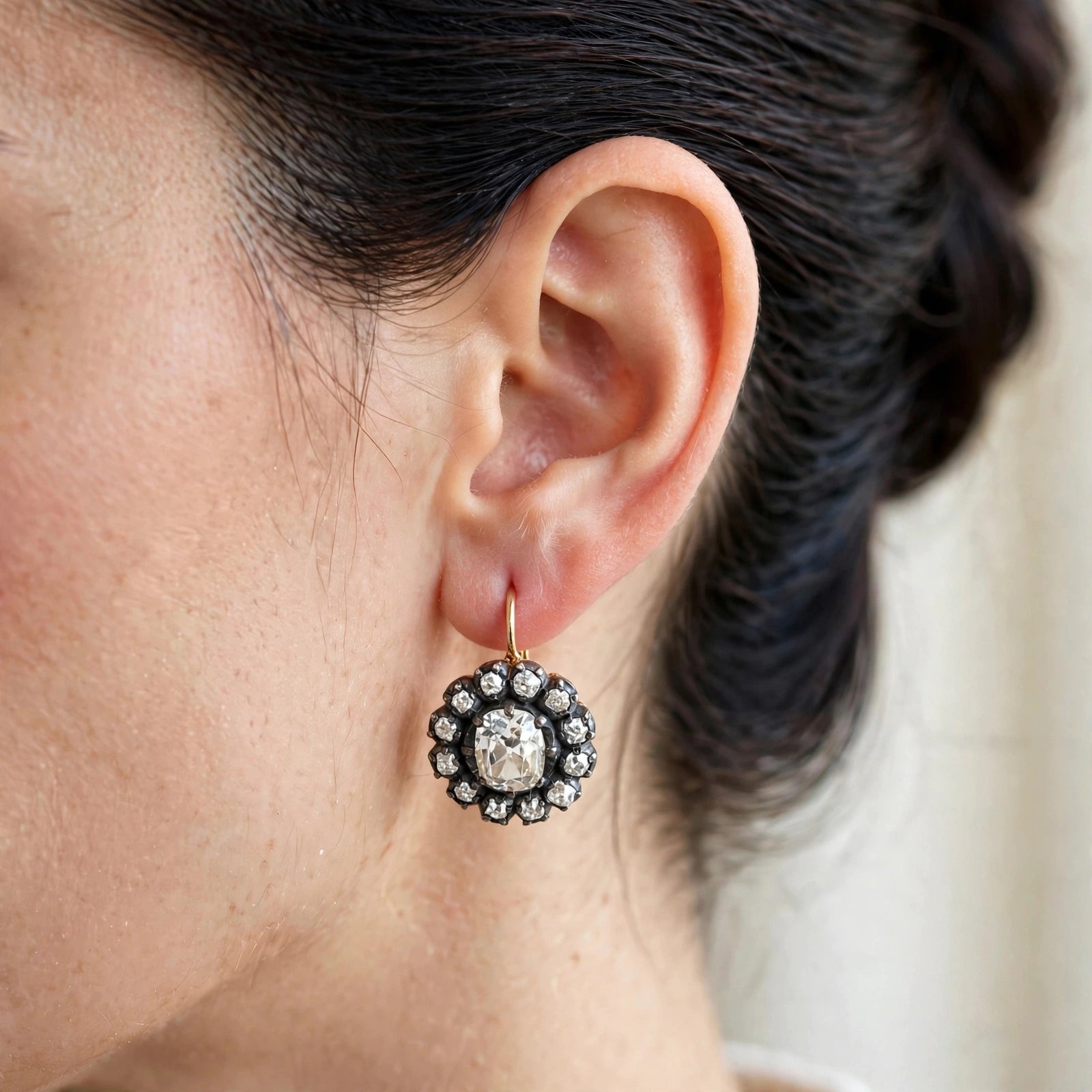 Boucles d'oreilles Dormeuses en or jaune, platine et diamants