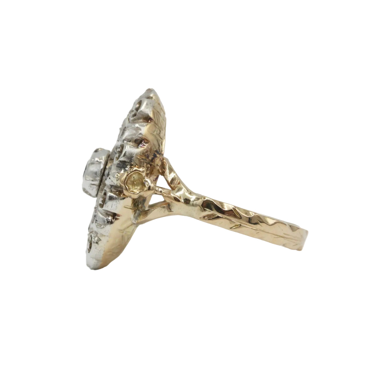 Bague en or jaune, argent, émeraude et diamants
