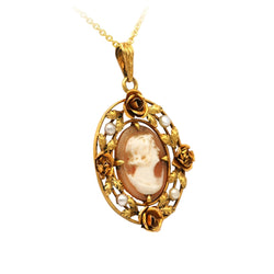 Pendentif en or jaune, perles et camée