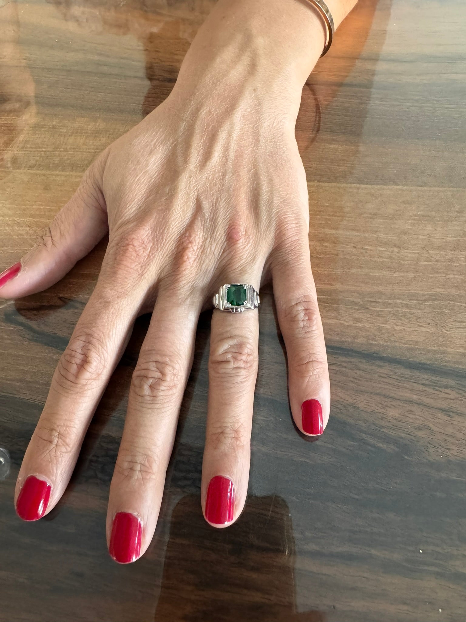 Bague Art Déco en or blanc et tourmaline verte