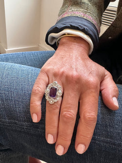Bague Pompadour en platine, améthyste et diamants