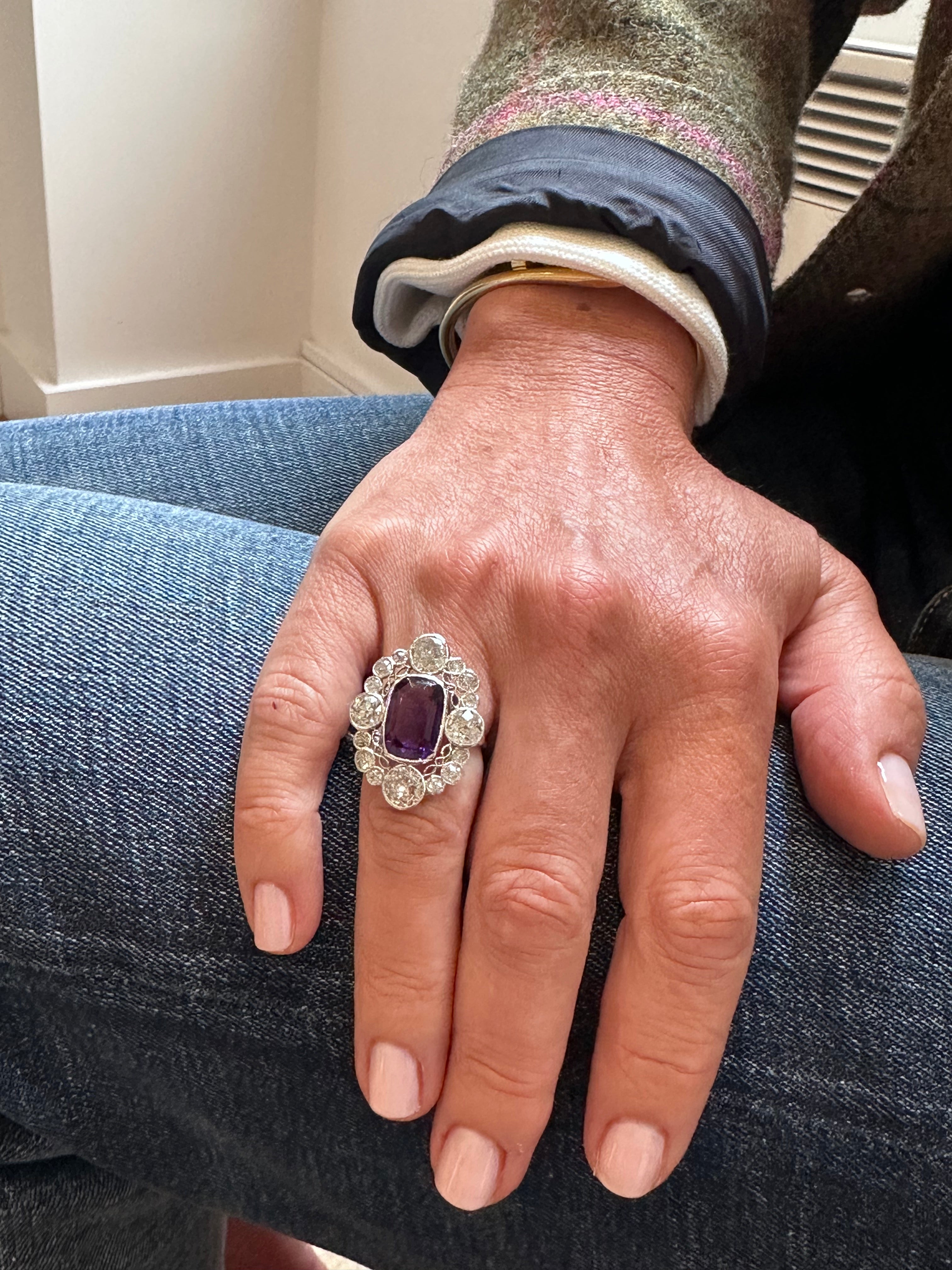 Bague Pompadour en platine, améthyste et diamants