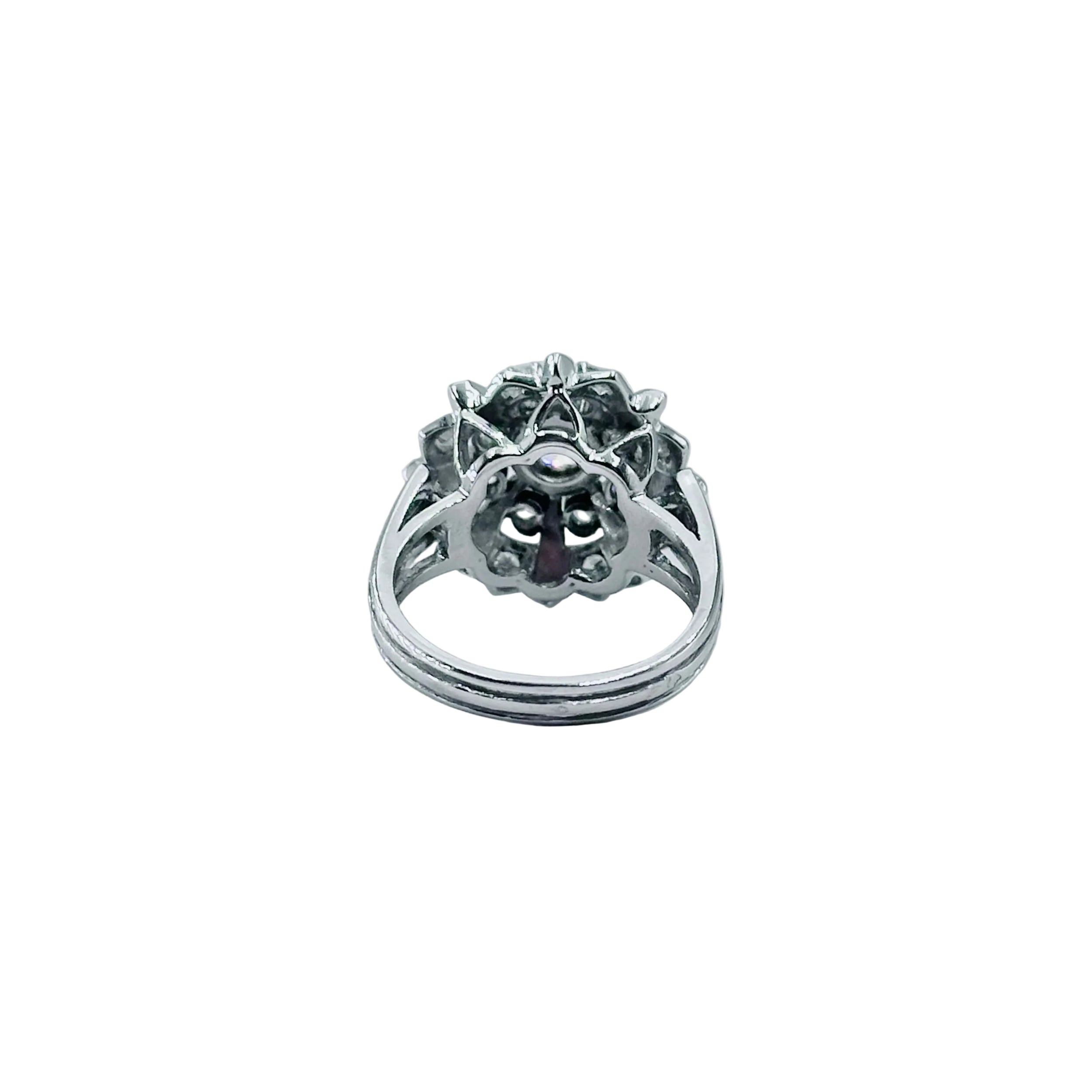 Bague Entourage en or blanc, platine et diamants
