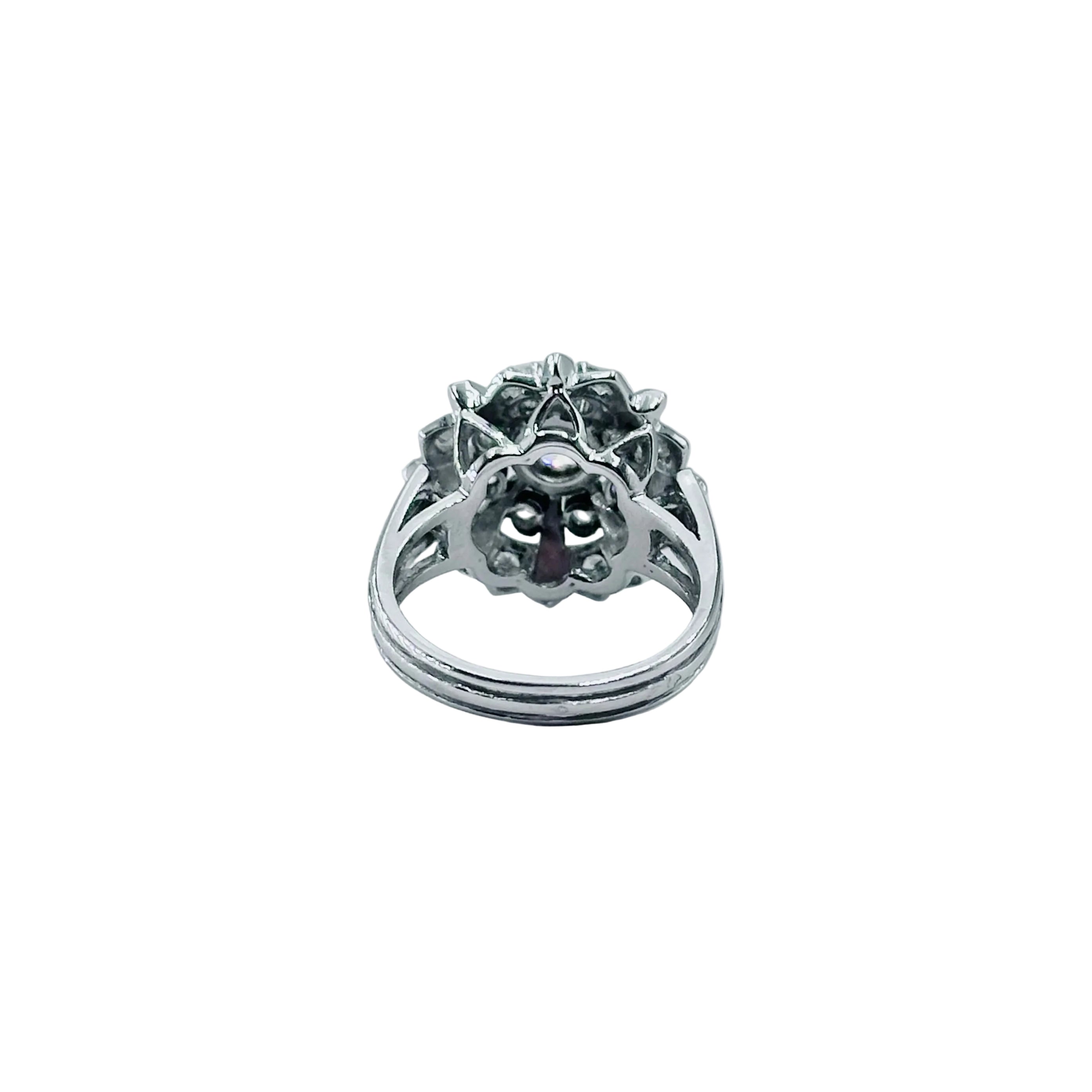 Bague Entourage en or blanc, platine et diamants
