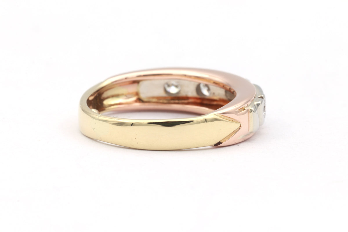 Bague Alliance en or blanc, or jaune, or rose et diamants