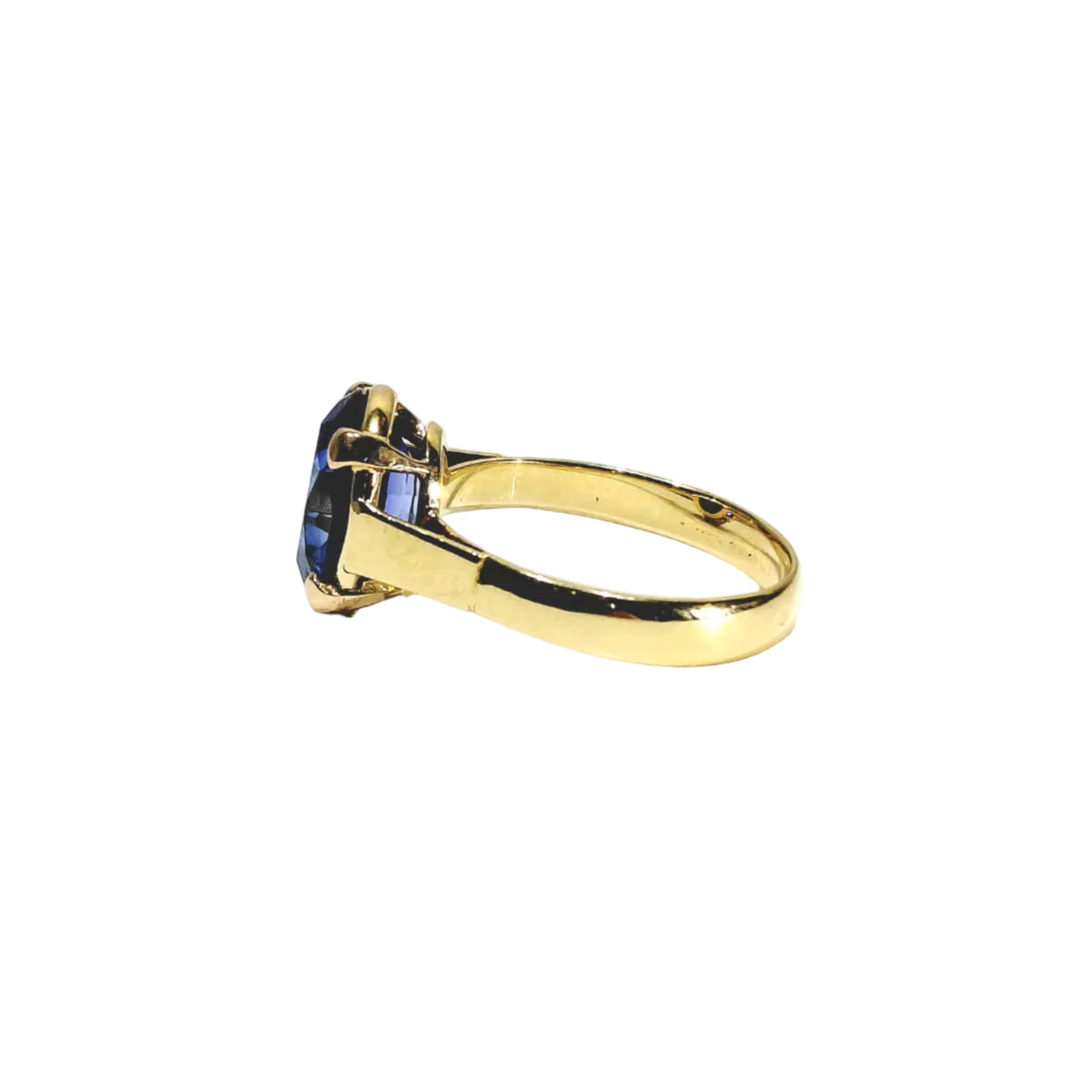 Bague en or jaune et saphir