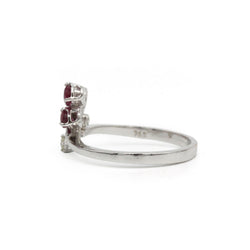 Bague en or blanc, diamants et rubis