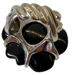 Bague CHANEL "Camélia" en or blanc et onyx