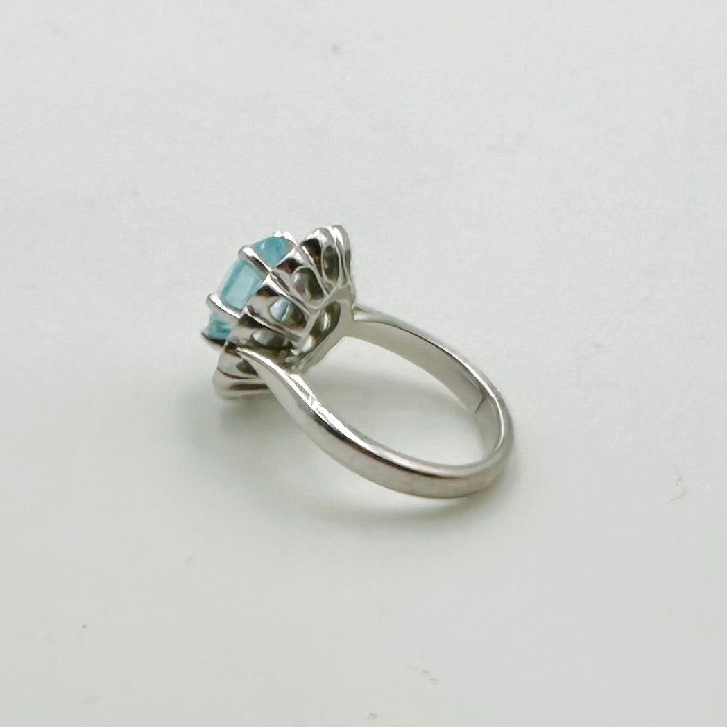 Bague Marguerite en or blanc, aigue-marine et diamants