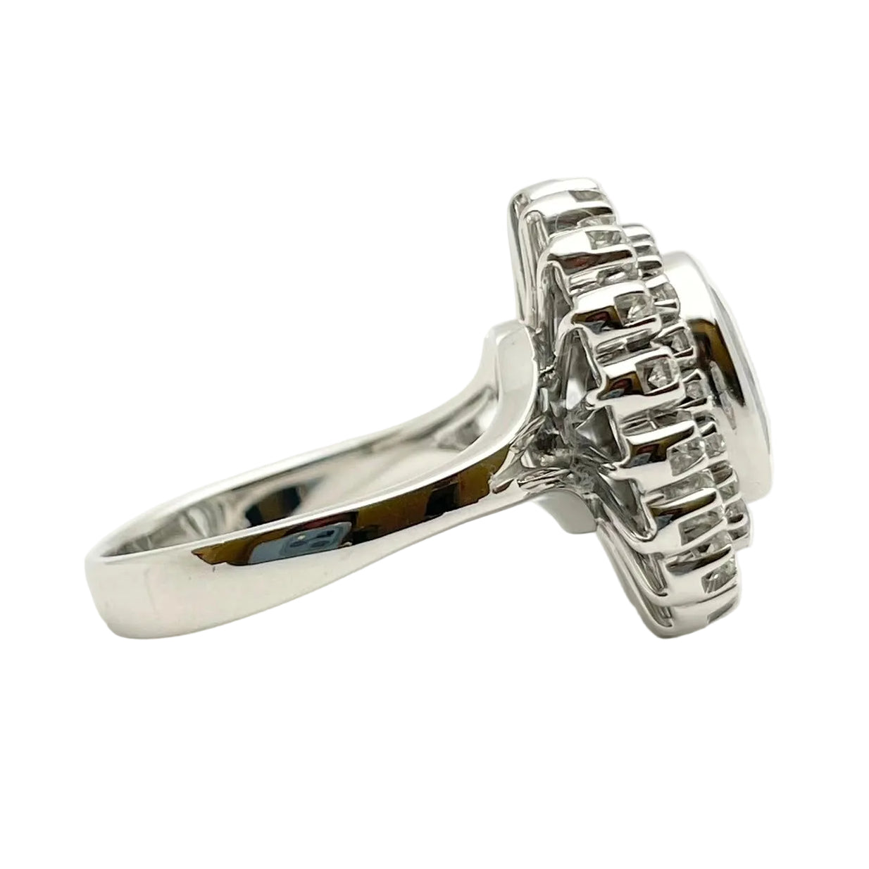 Bague Entourage en or blanc, aigue-marine et diamants