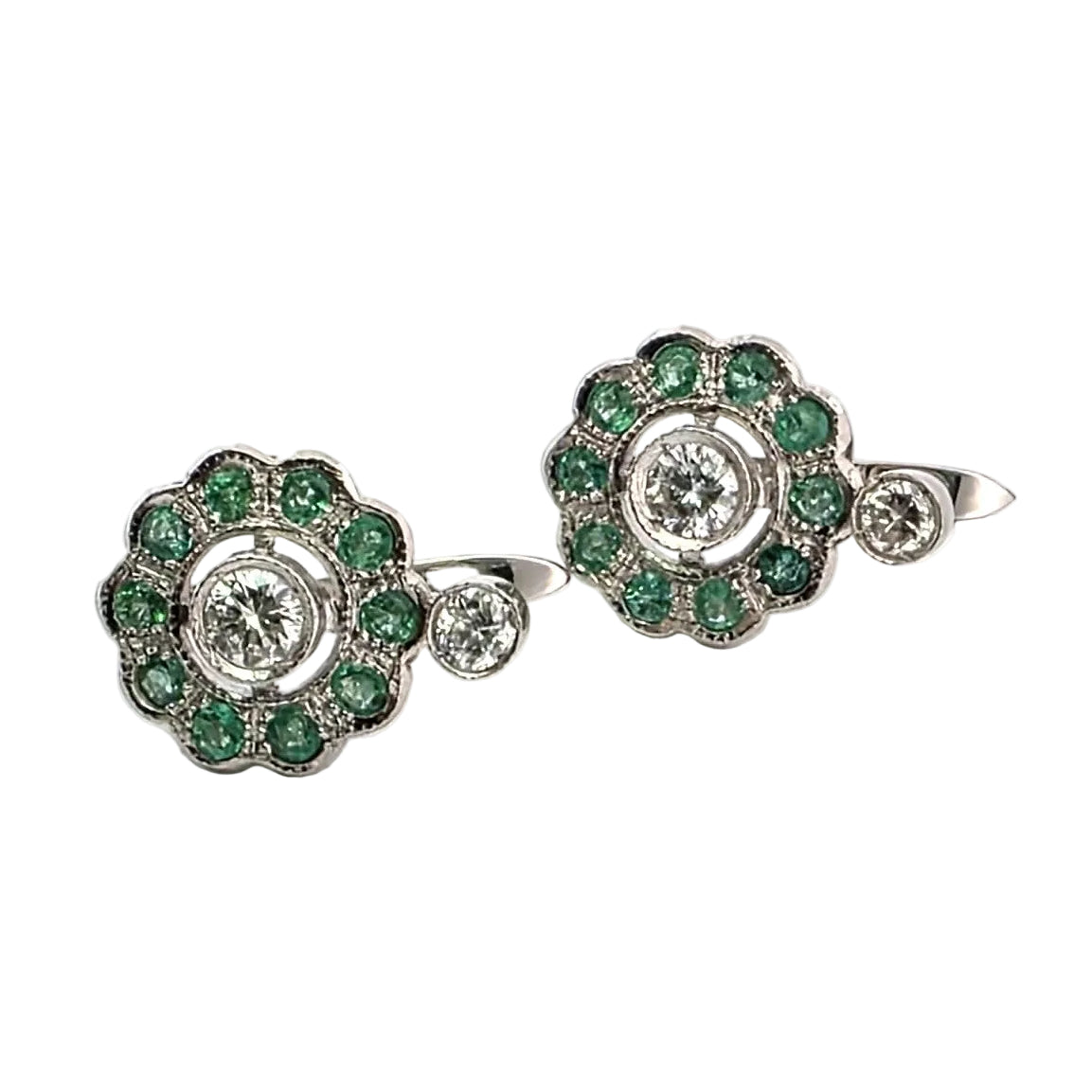Boucles d'oreilles Dormeuses en platine, émeraudes et diamants