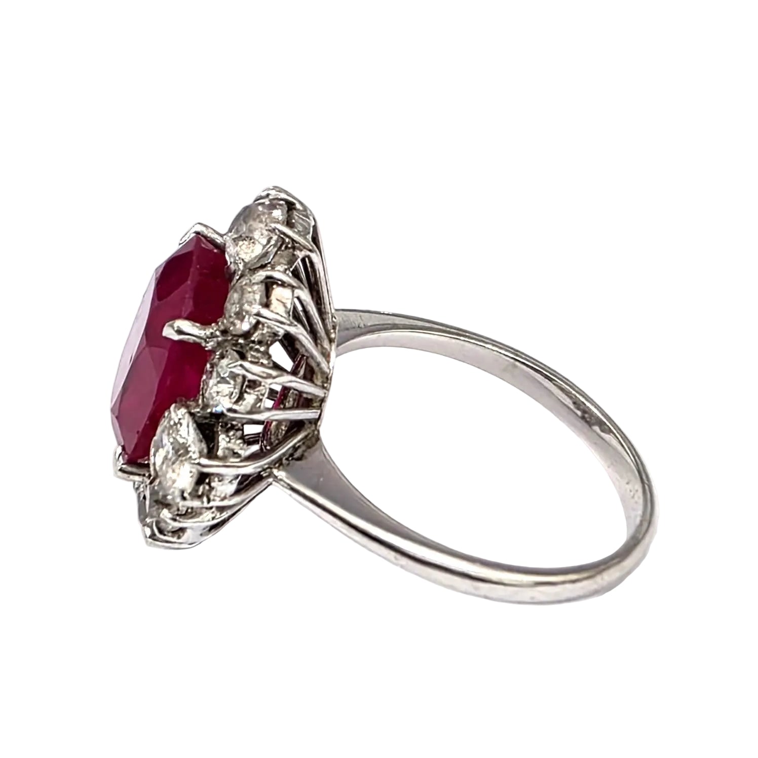 Bague Marguerite en or blanc, rubis et diamants