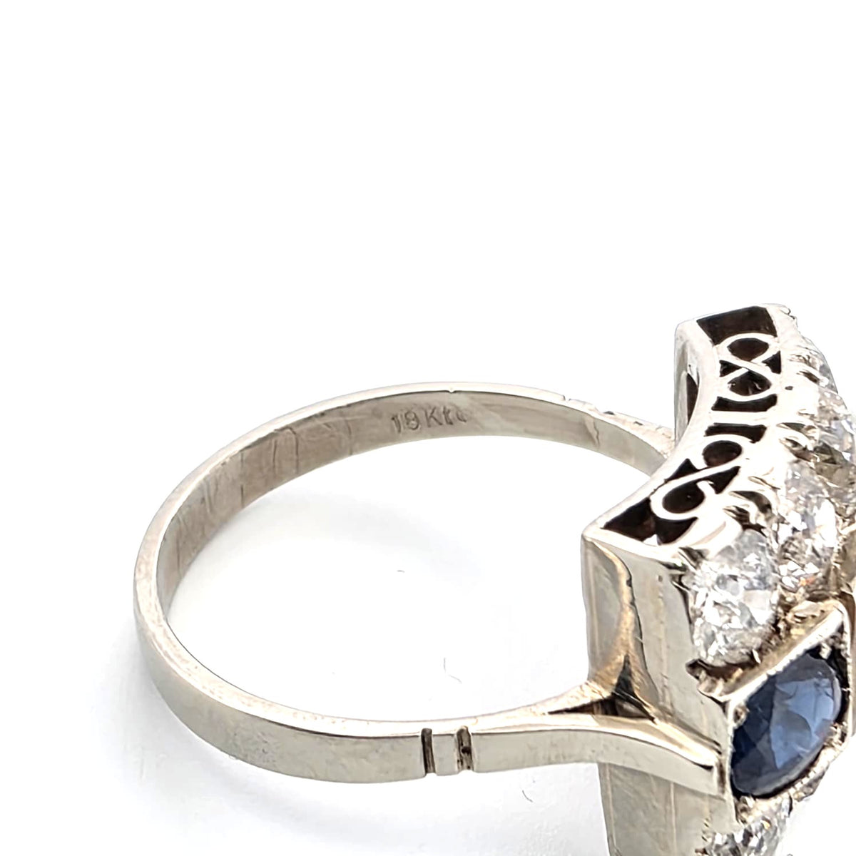 Bague Tank en or blanc, saphirs et diamants