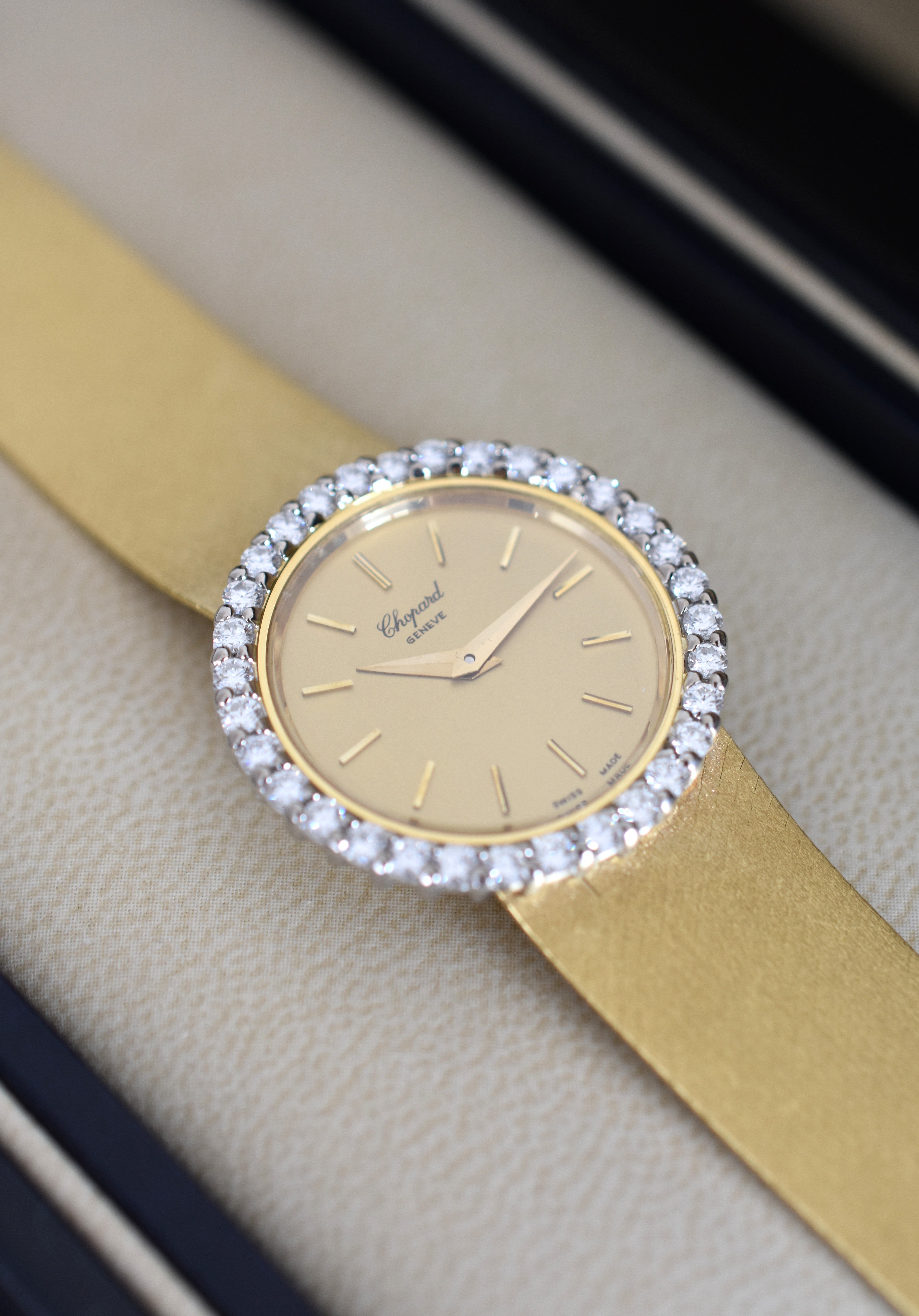 Montre CHOPARD, Réf. 810, or jaune 18 carats et diamants, bracelet intégré or massif, vers 1980.