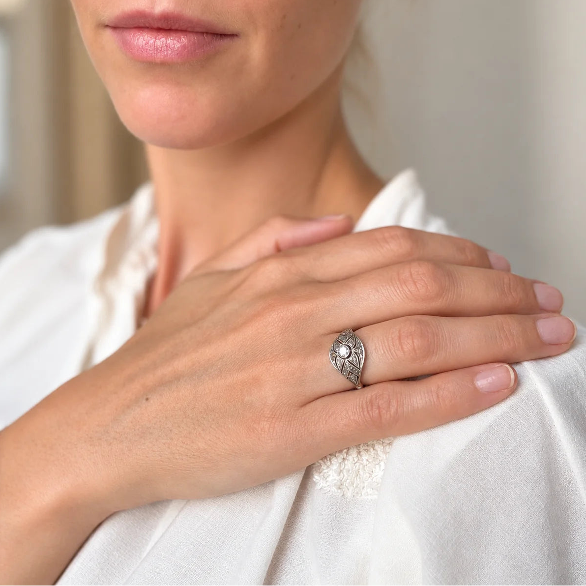 Bague Dôme en or blanc et diamants