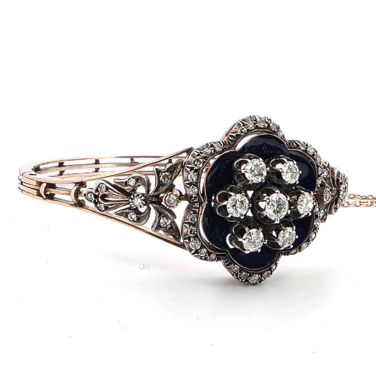Bague en or jaune, argent, émail et diamants