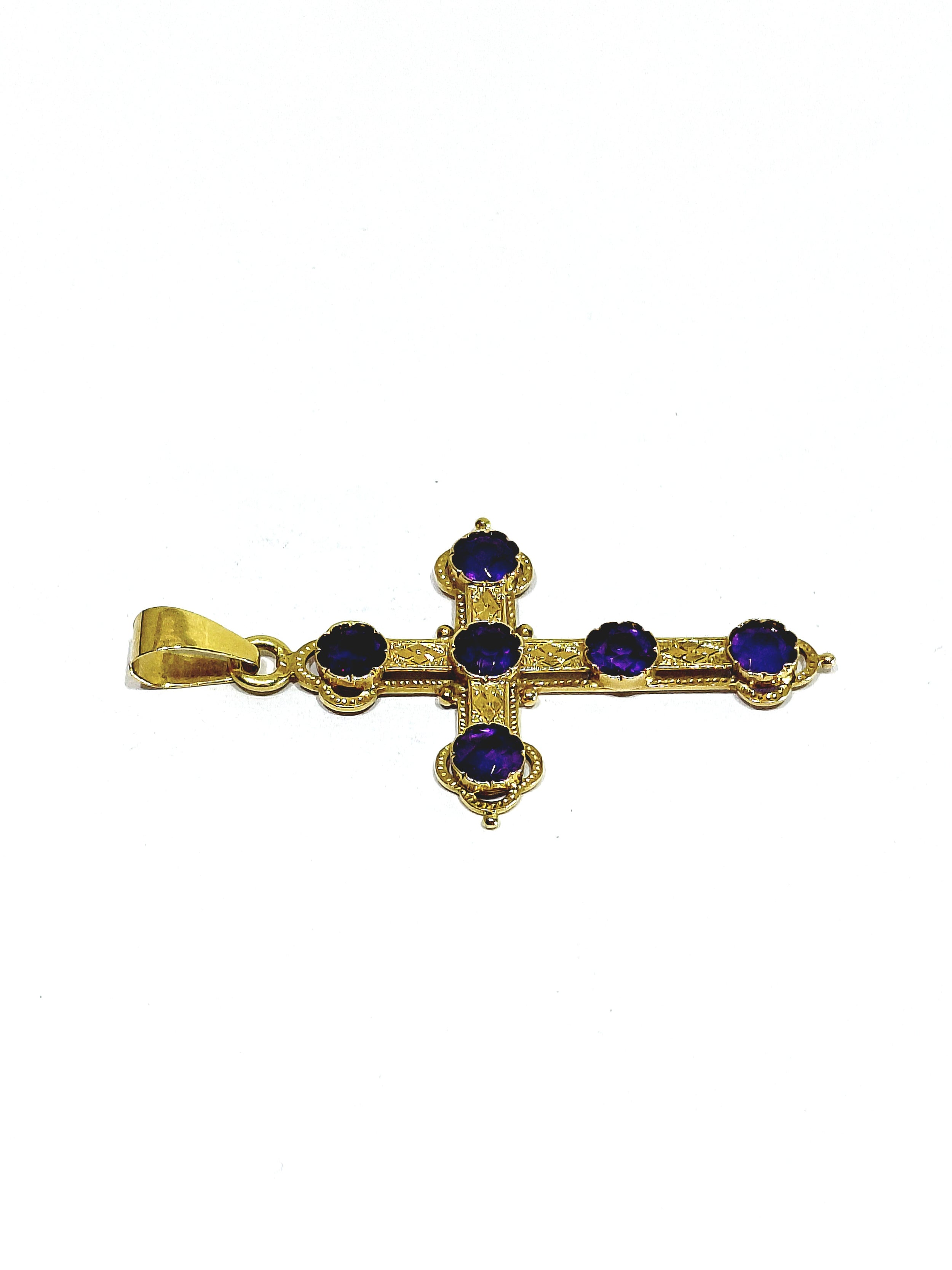 Croix en or et améthyste