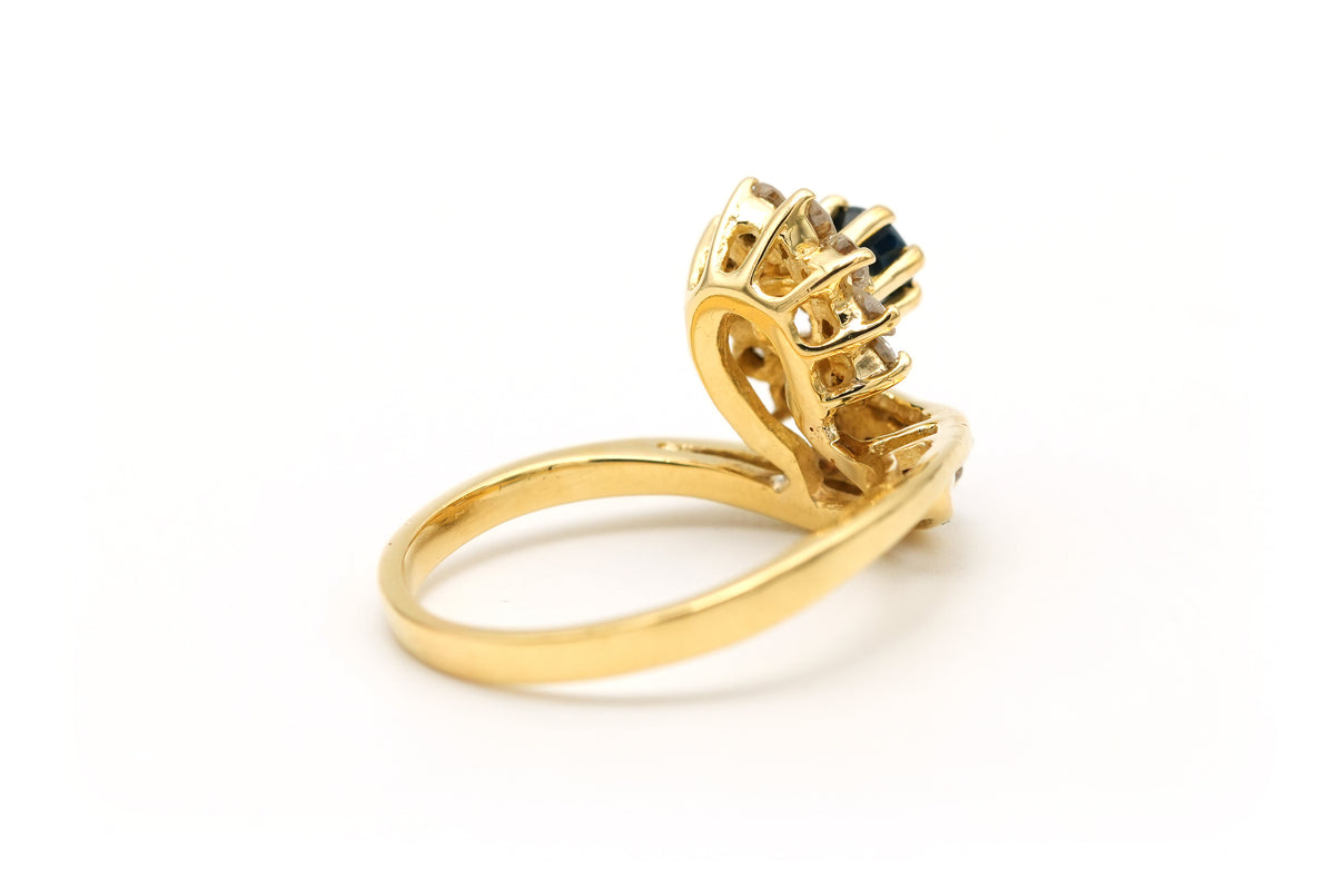 Bague Entourage en or jaune, saphir et diamants