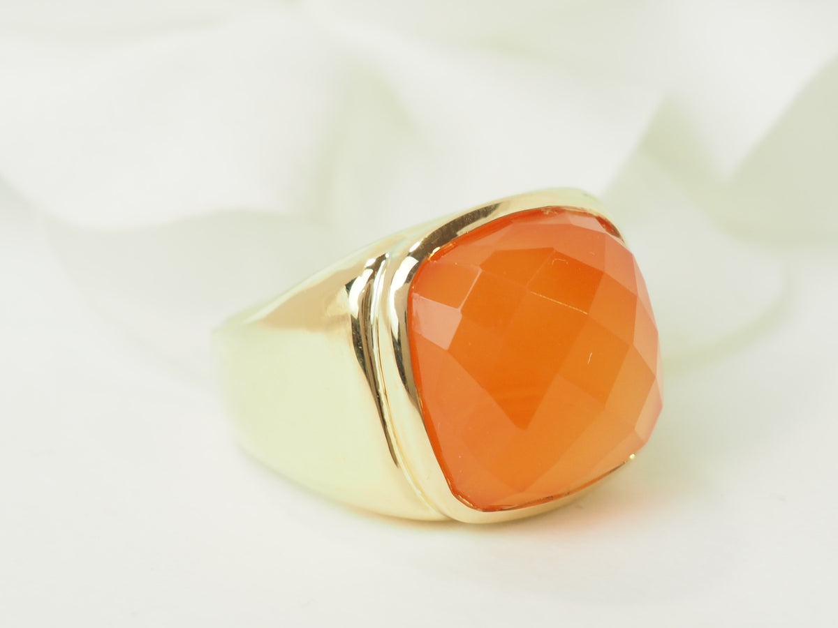 Bague Chevalière en or jaune et cornaline