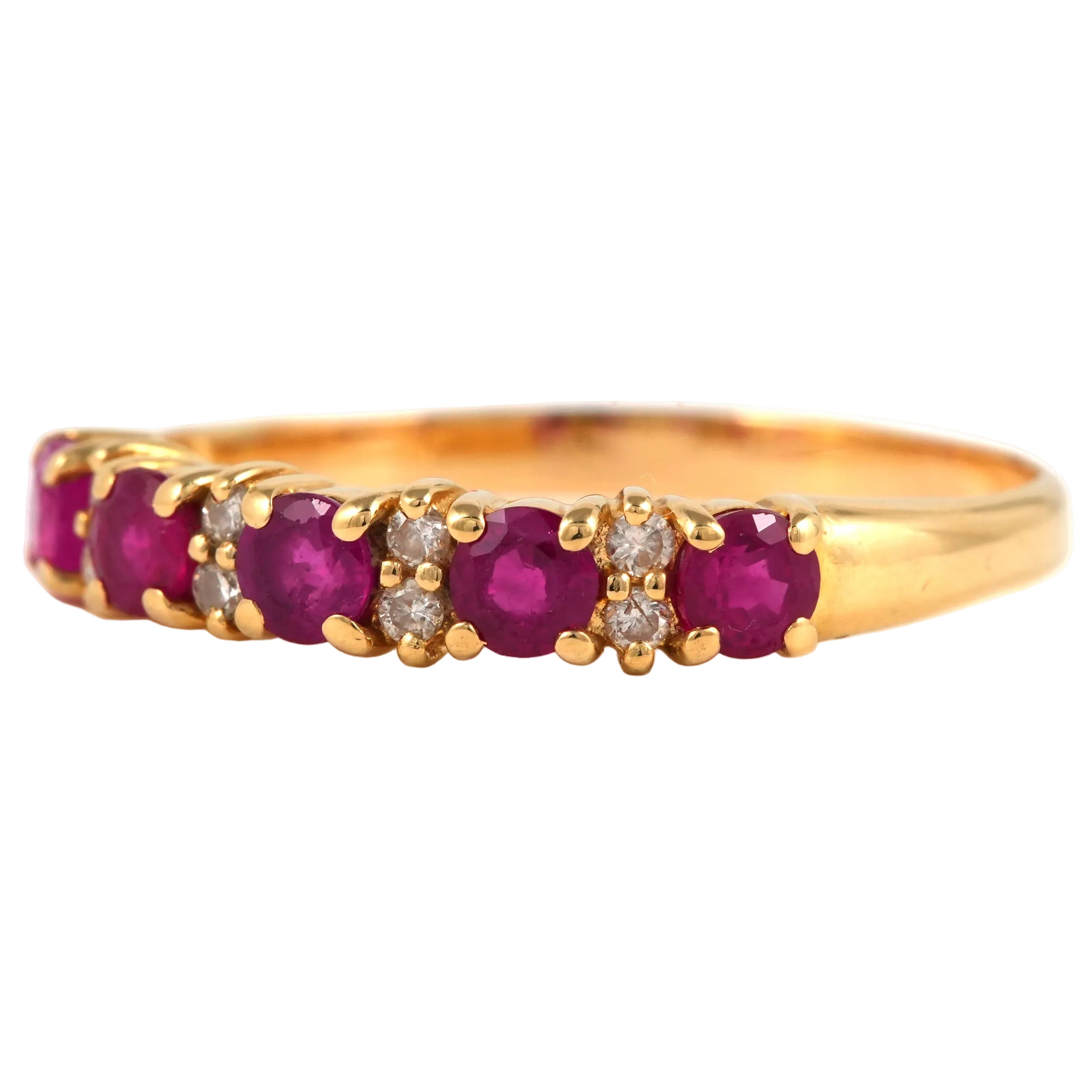 Bague Jarretière en or jaune, rubis et diamants