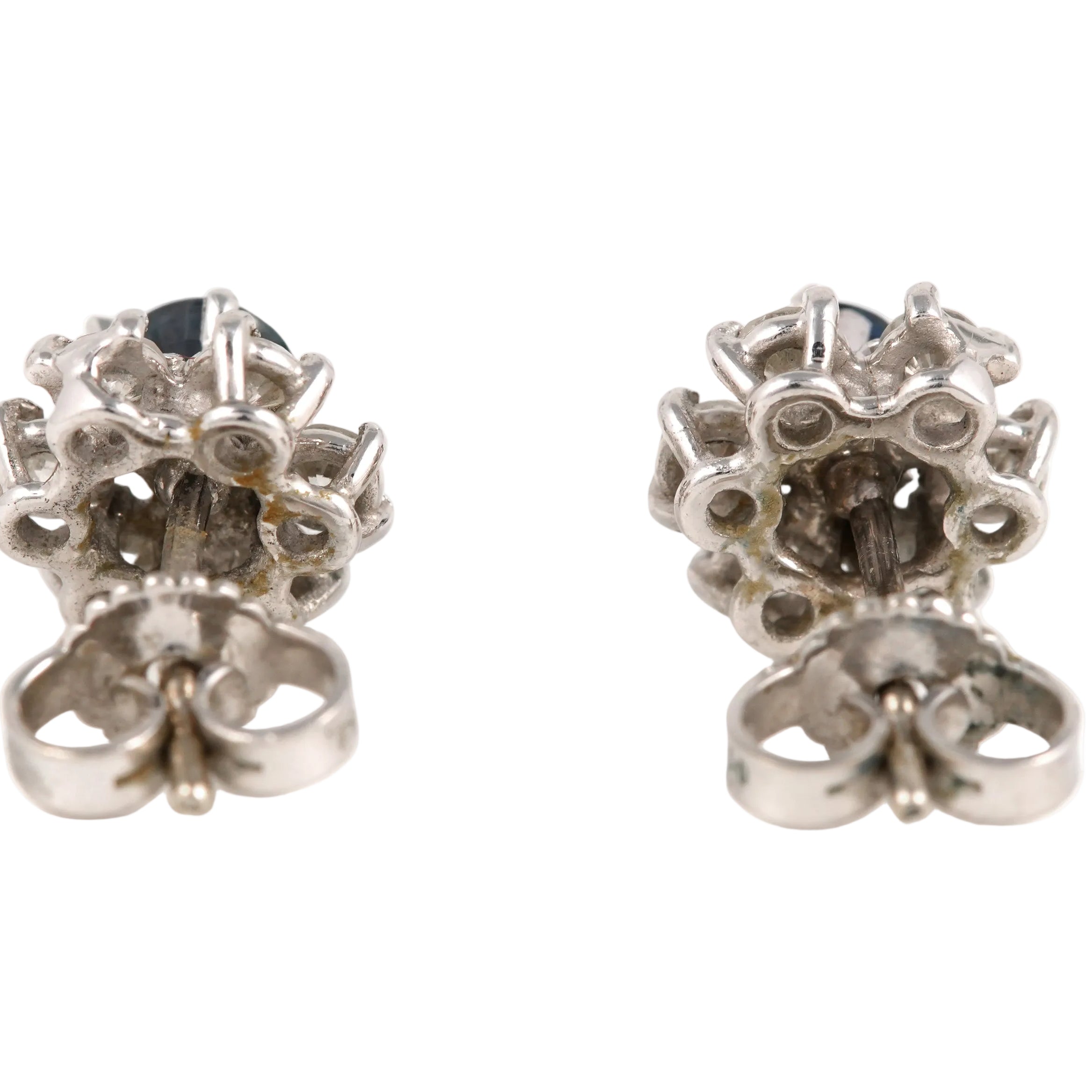 Boucles d'oreilles Puces en or blanc, saphirs et diamants