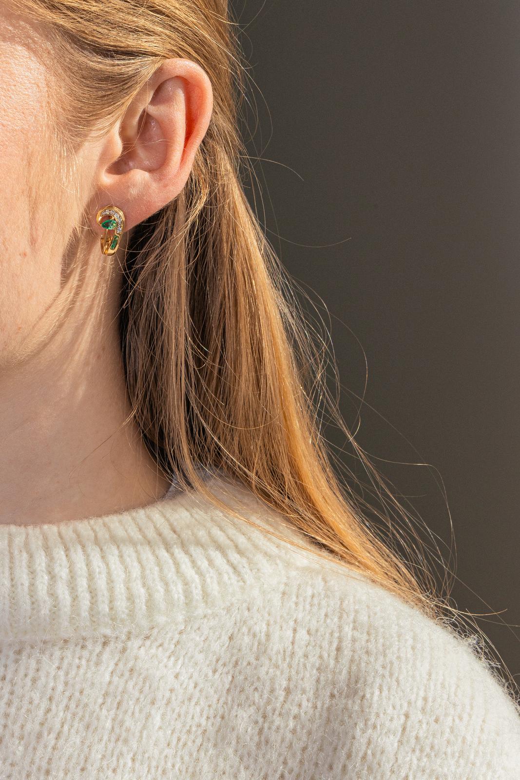 Boucles d'oreilles  Dormeuses Or jaune  Emeraude