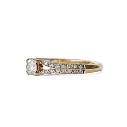Bague Solitaire en or jaune et diamants