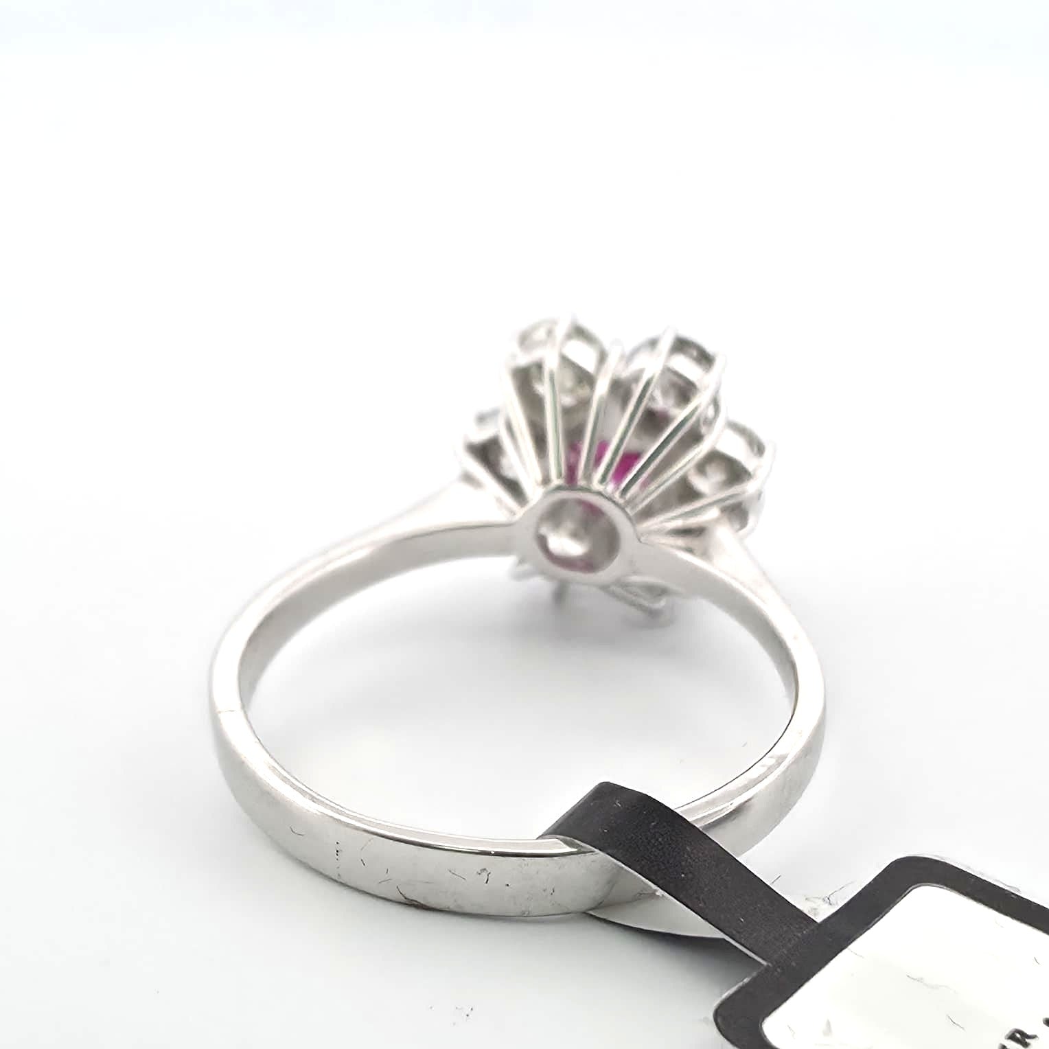 Bague Marguerite en or jaune, rubis et diamants