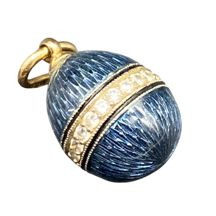 Pendentif en or jaune, émail et diamants